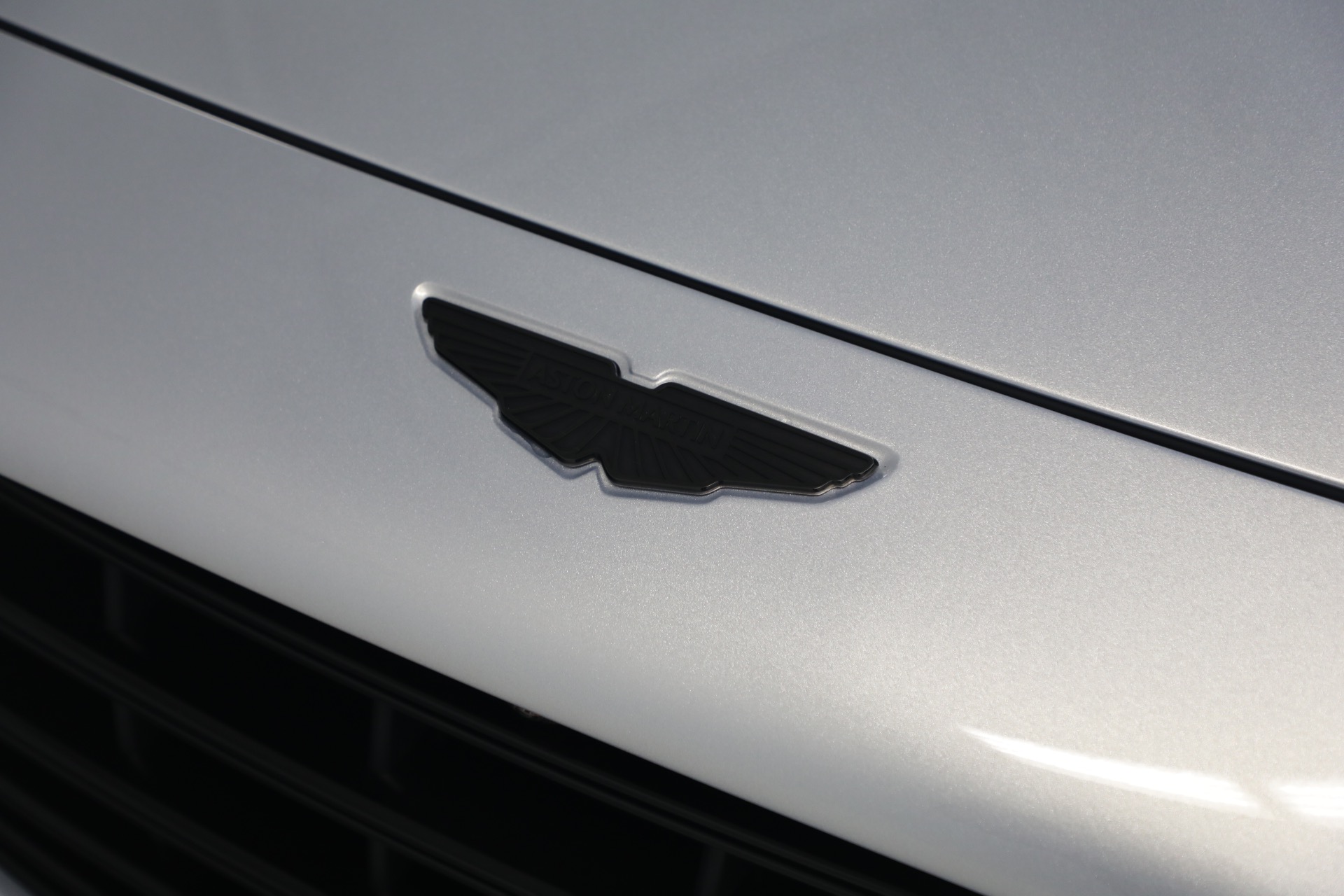 New-2026-Aston-Martin-DBX-707