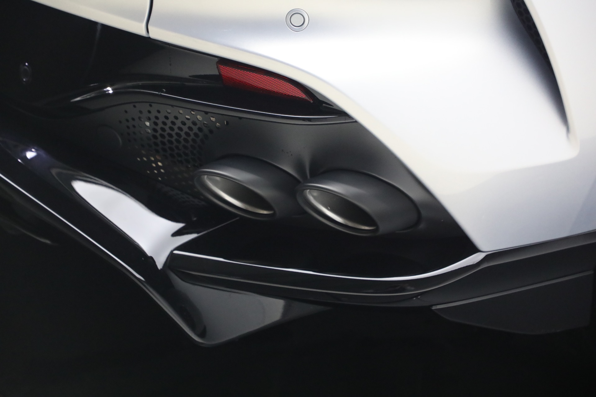 New-2026-Aston-Martin-DBX-707