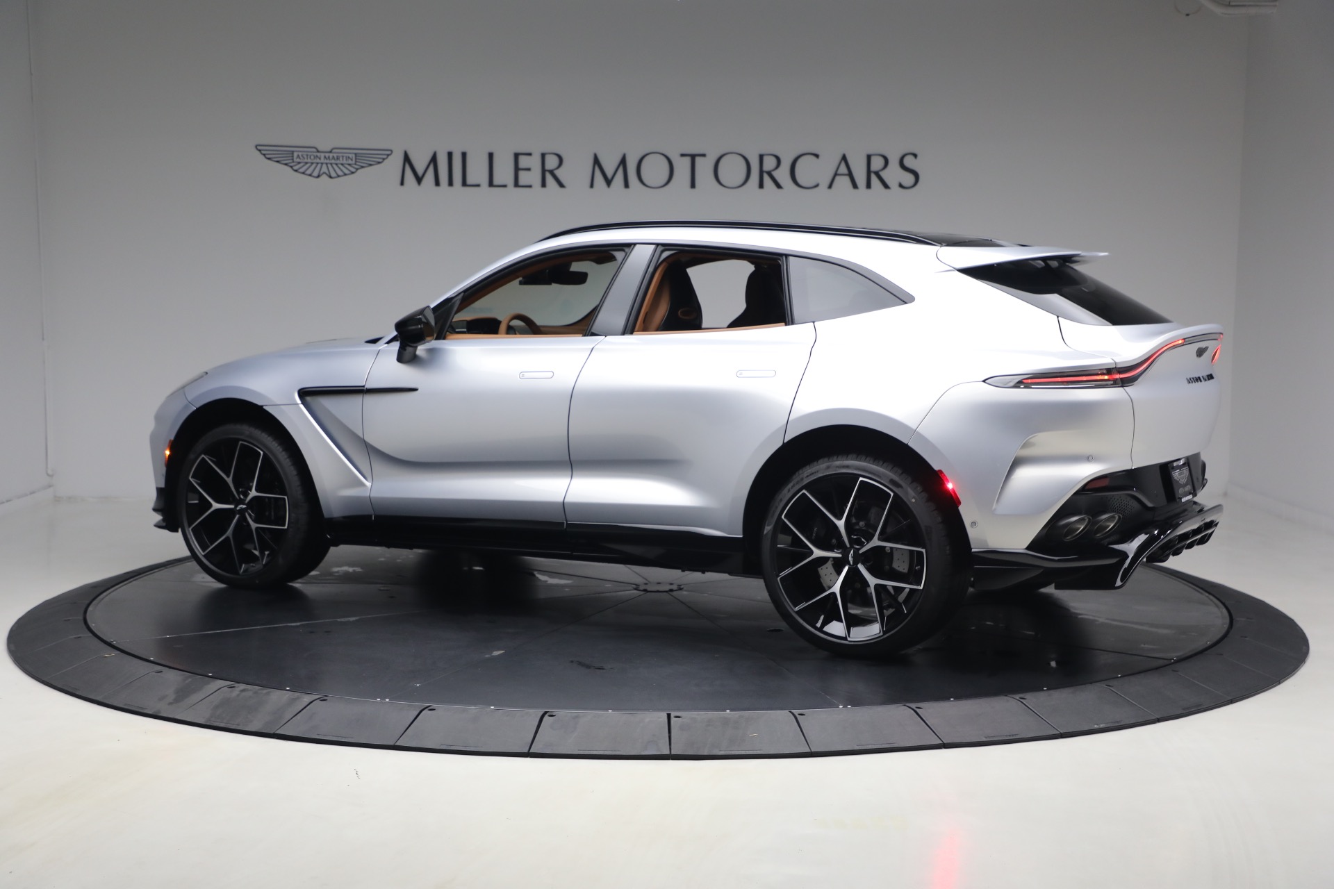 New-2026-Aston-Martin-DBX-707