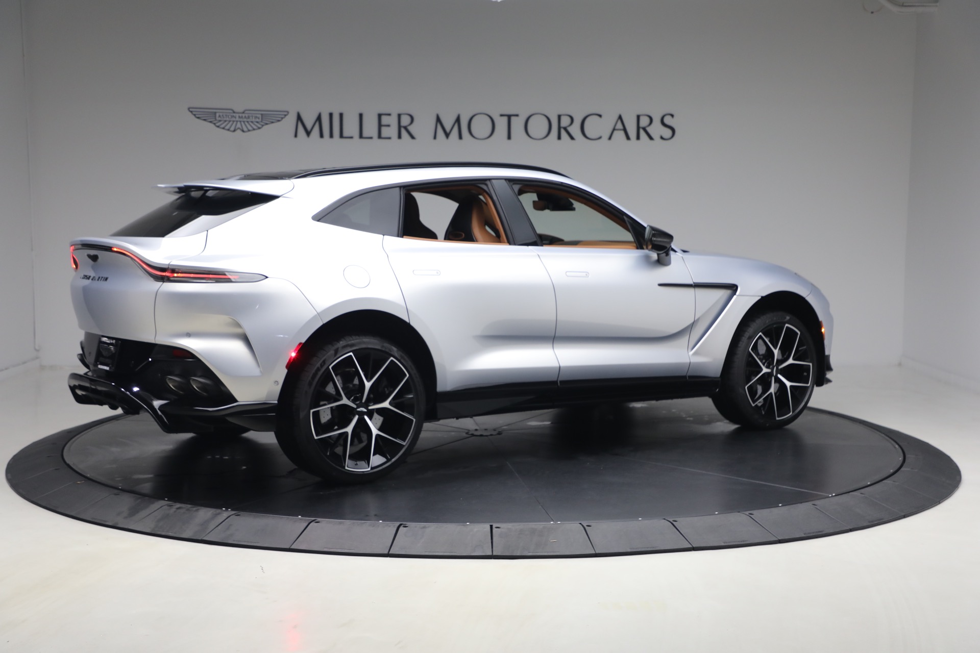 New-2026-Aston-Martin-DBX-707