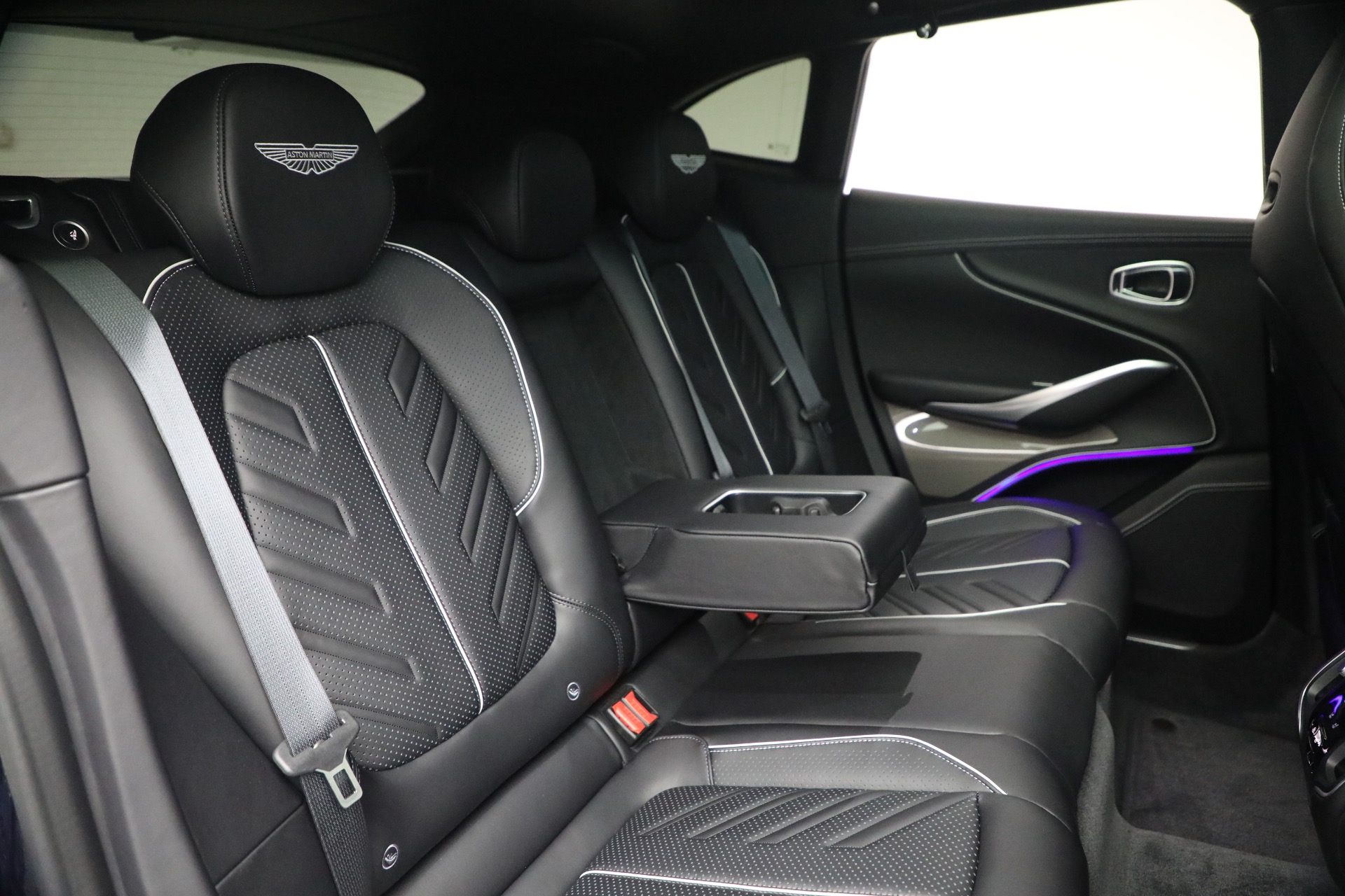 New-2026-Aston-Martin-DBX-S