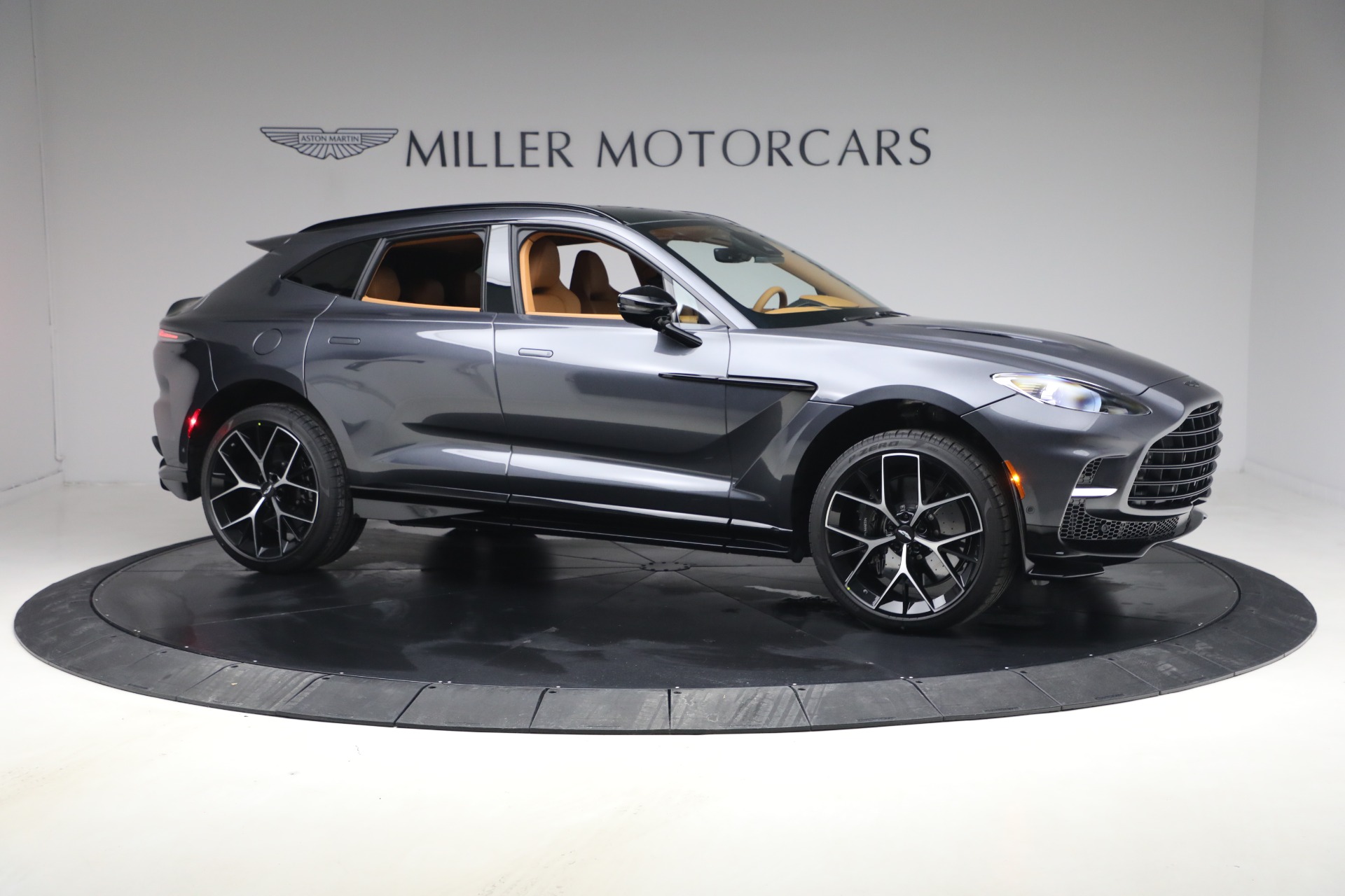 New-2026-Aston-Martin-DBX-707