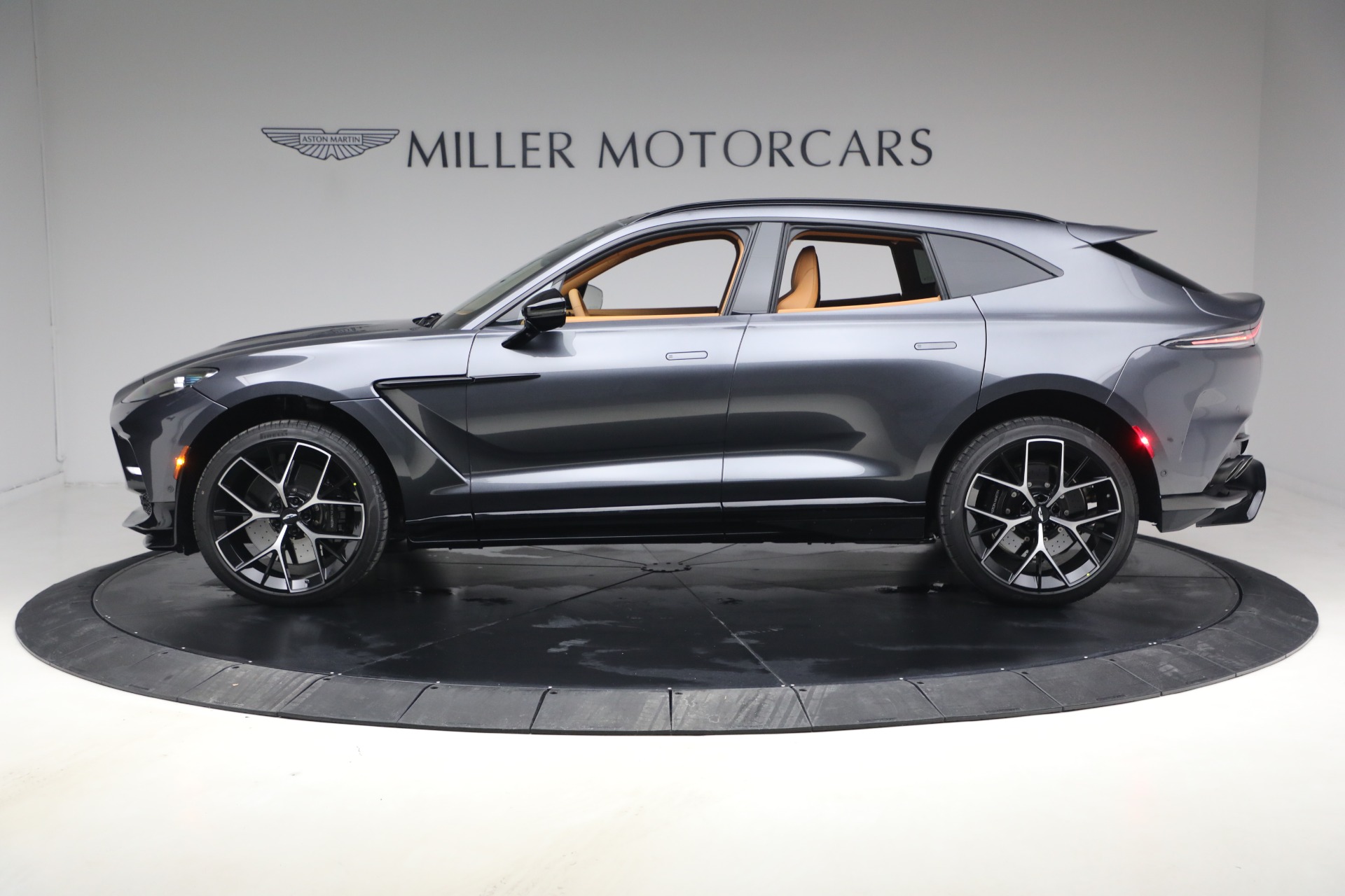 New-2026-Aston-Martin-DBX-707