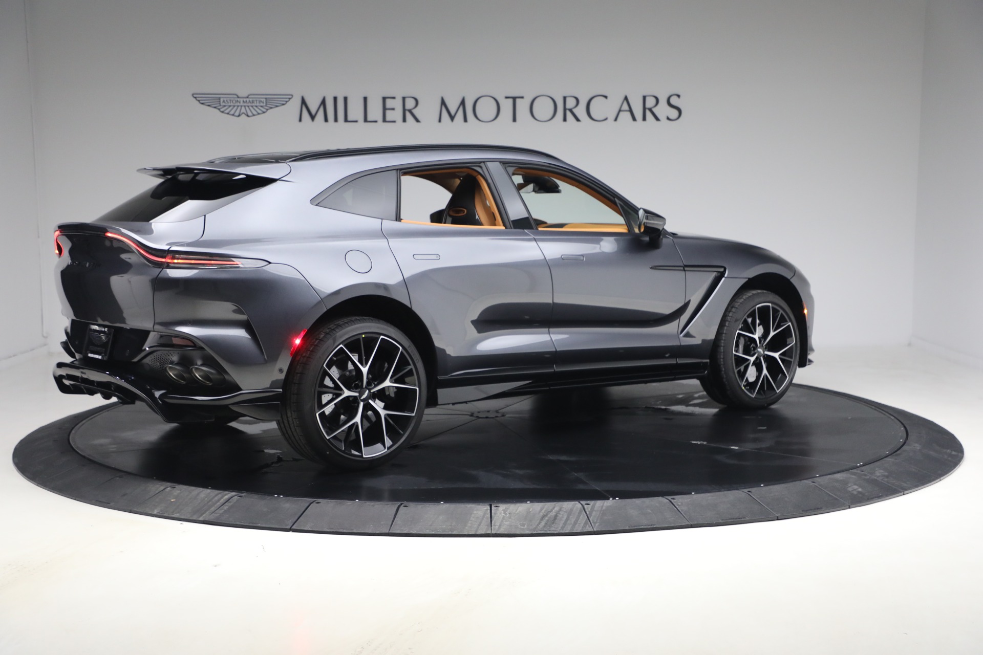 New-2026-Aston-Martin-DBX-707
