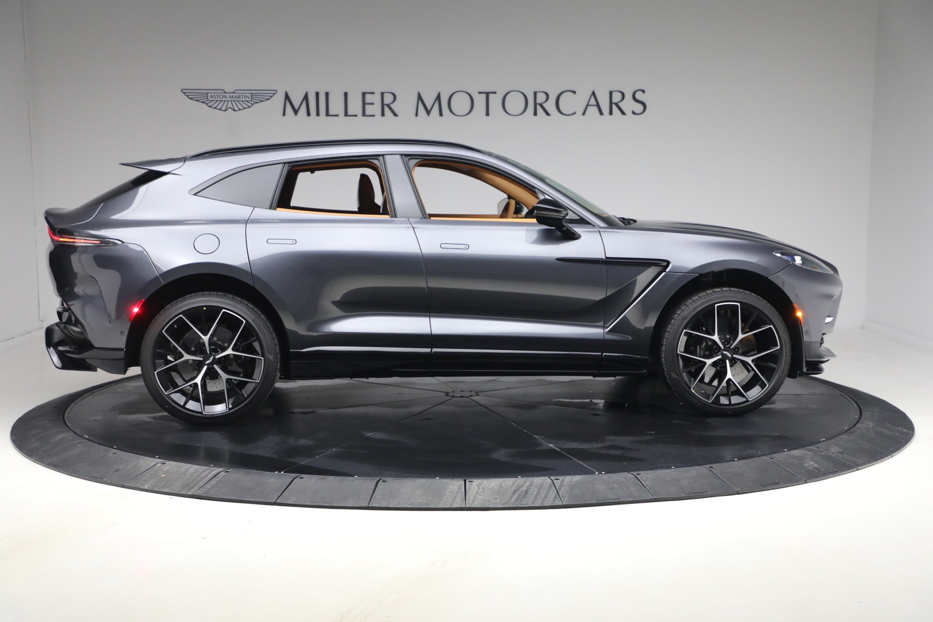 New-2026-Aston-Martin-DBX-707