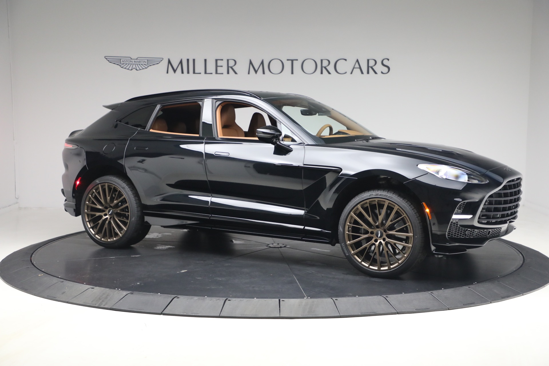 New-2026-Aston-Martin-DBX-707