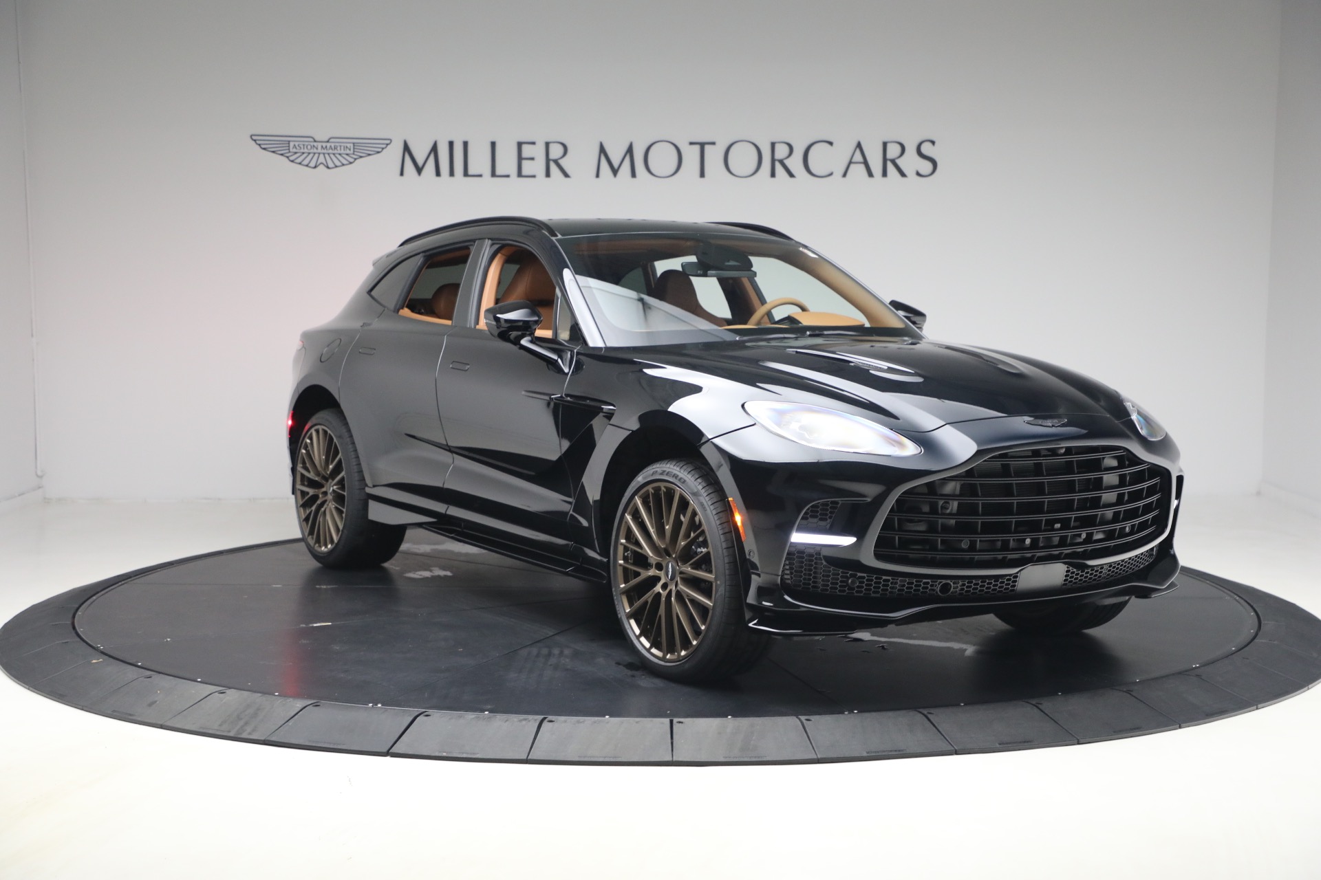 New-2026-Aston-Martin-DBX-707