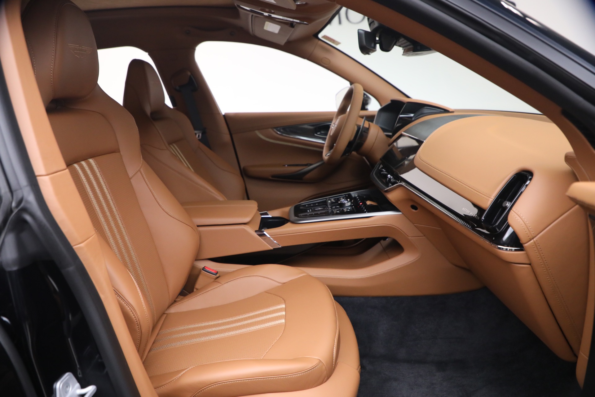 New-2026-Aston-Martin-DBX-707