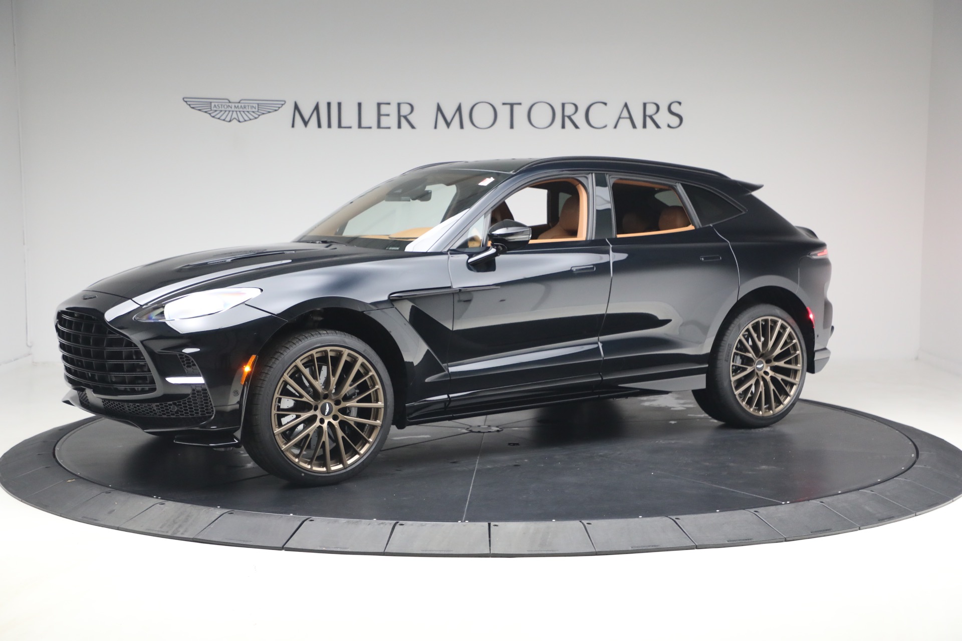 New-2026-Aston-Martin-DBX-707