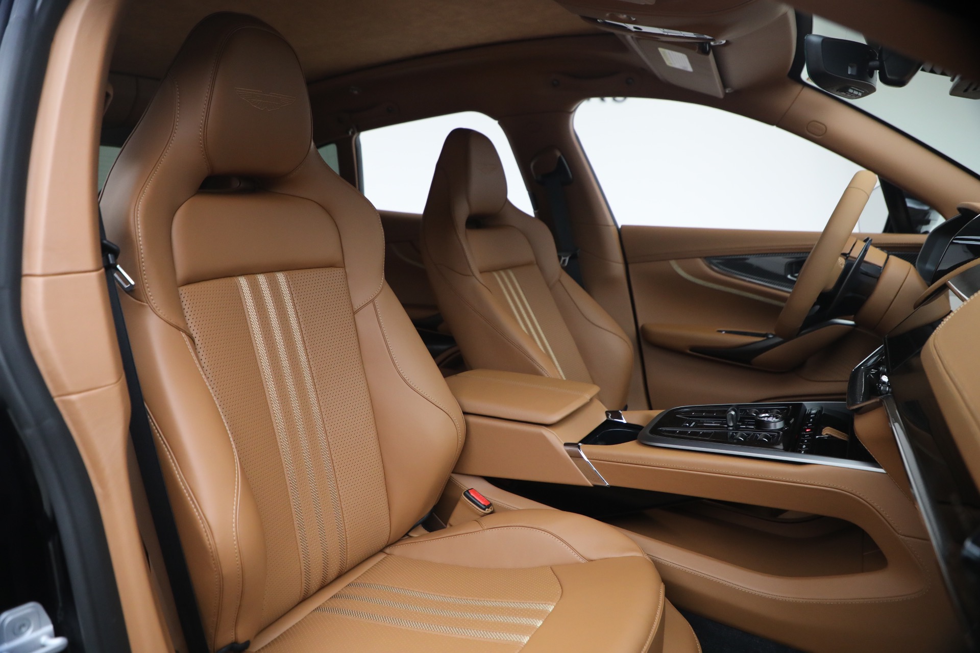 New-2026-Aston-Martin-DBX-707