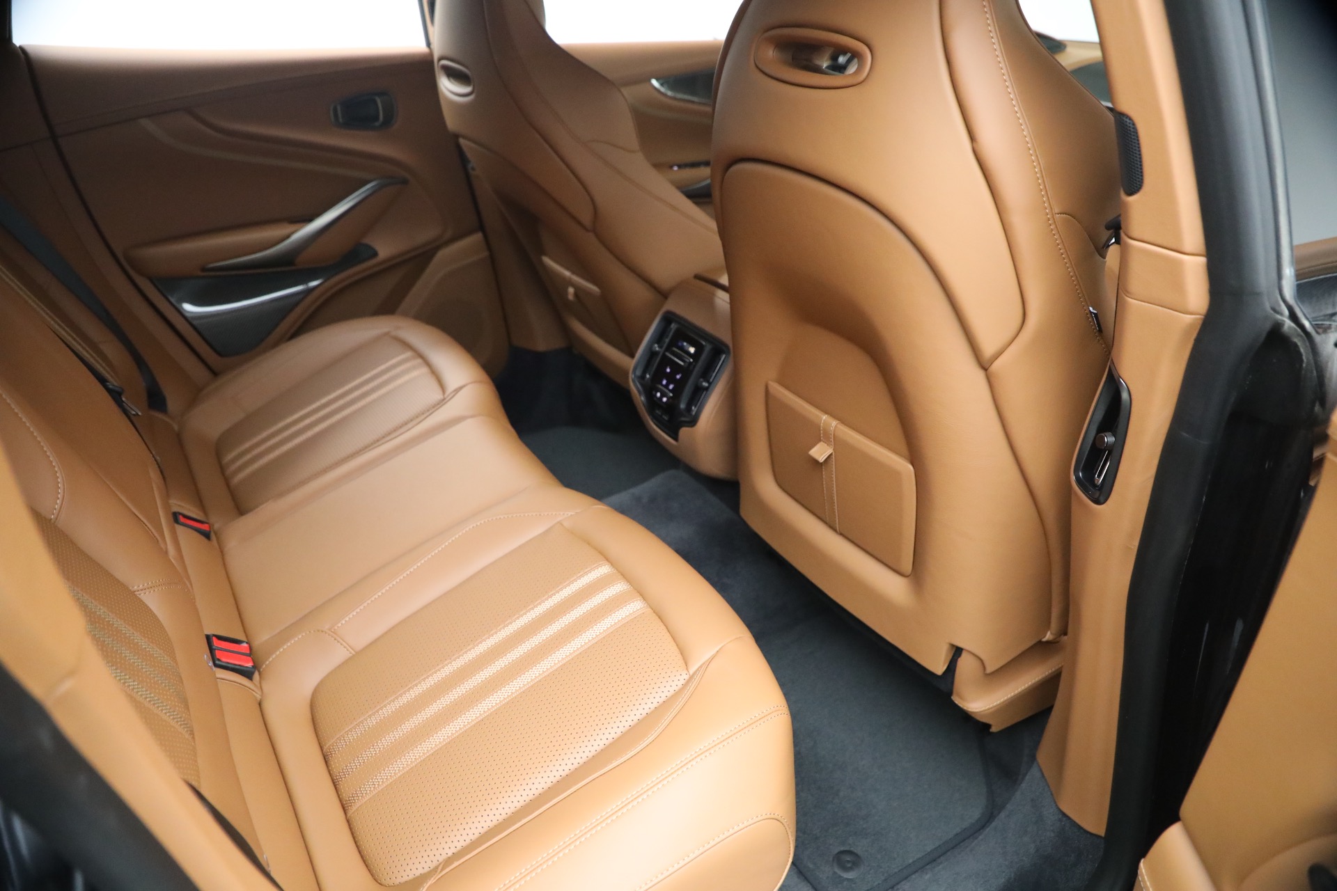 New-2026-Aston-Martin-DBX-707