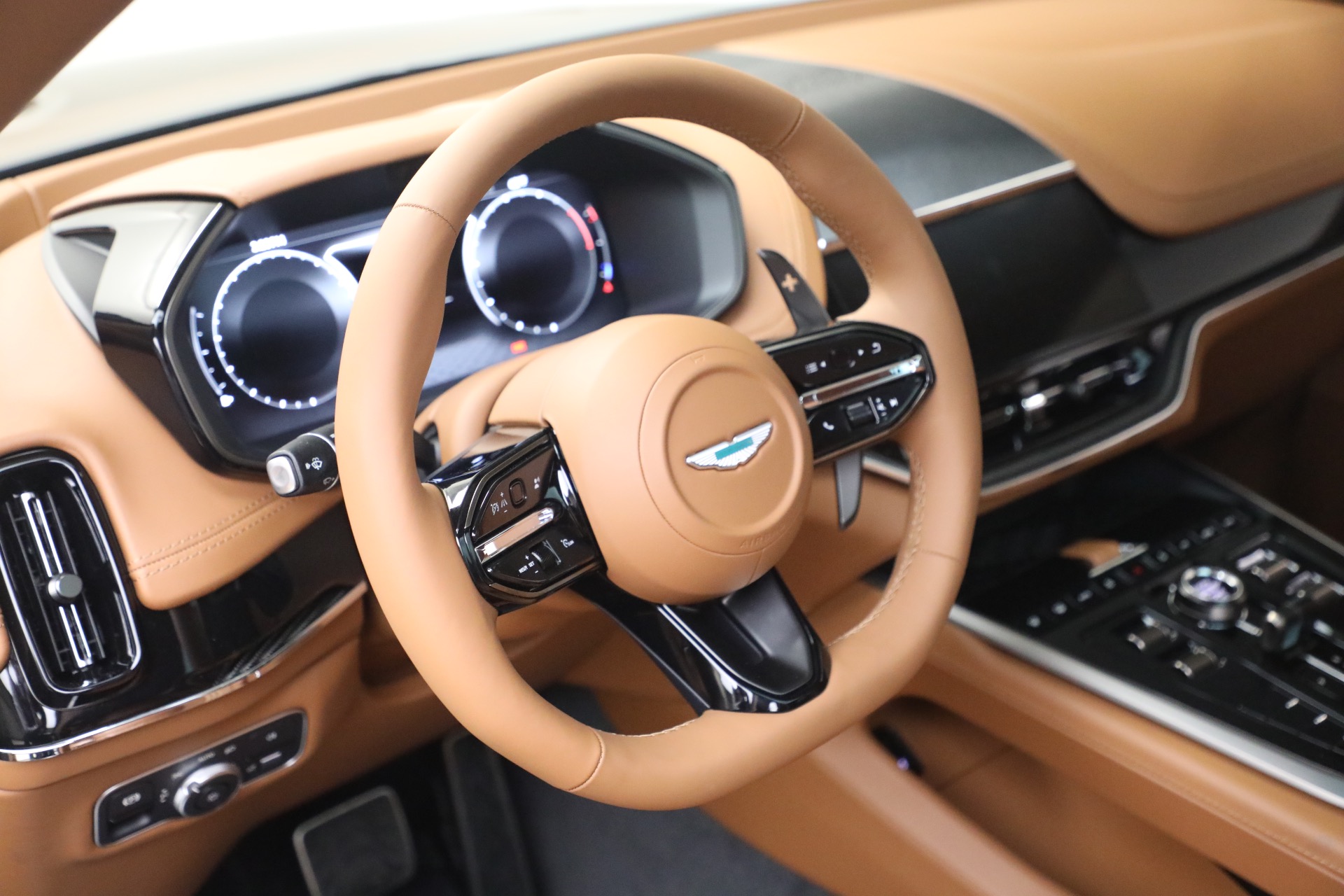 New-2026-Aston-Martin-DBX-707