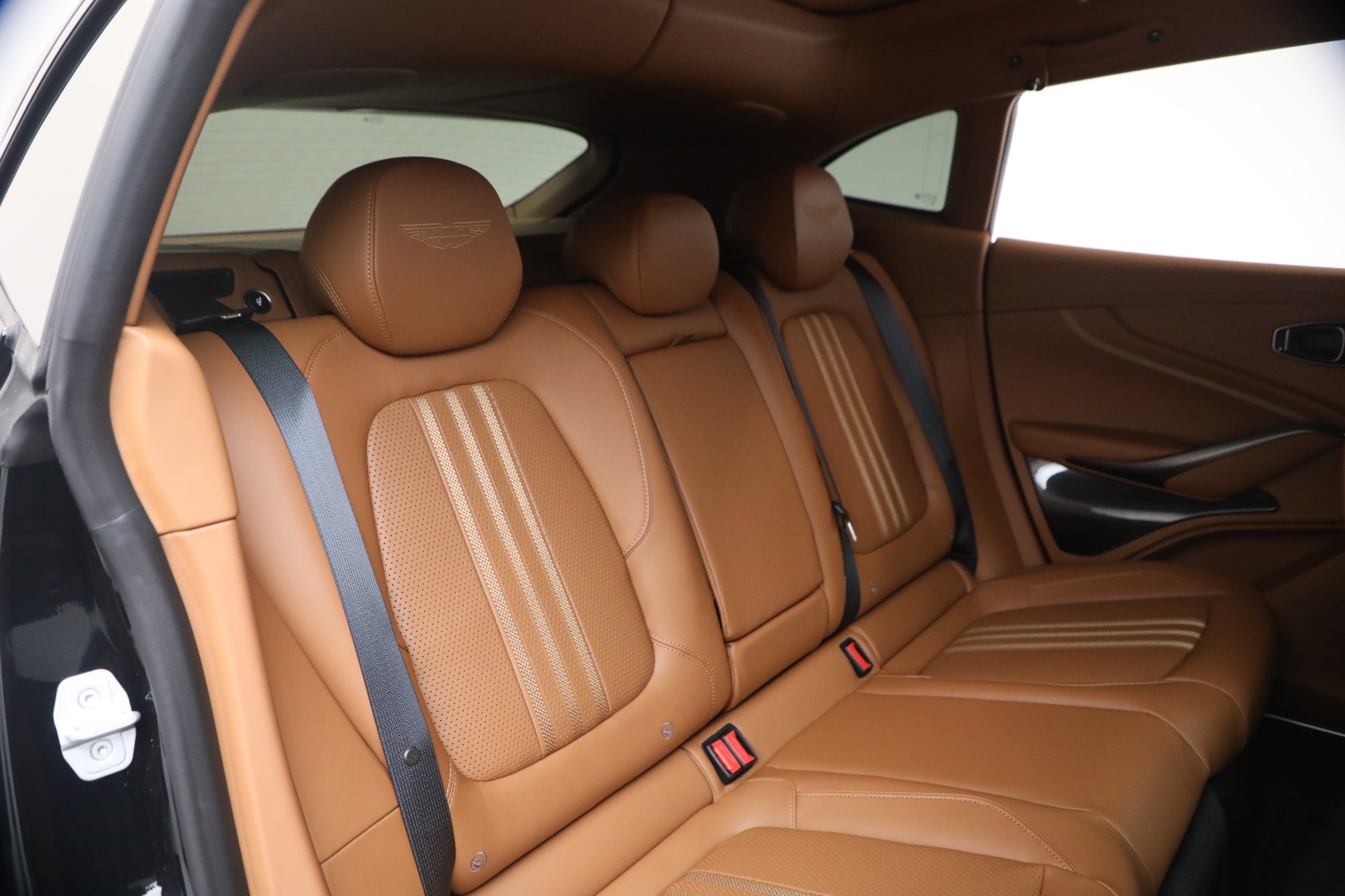New-2026-Aston-Martin-DBX-707