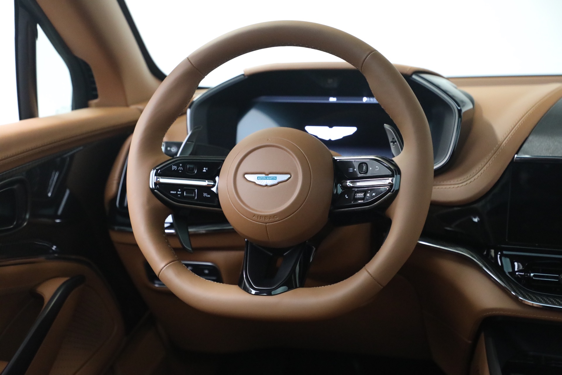 New-2026-Aston-Martin-DBX-707