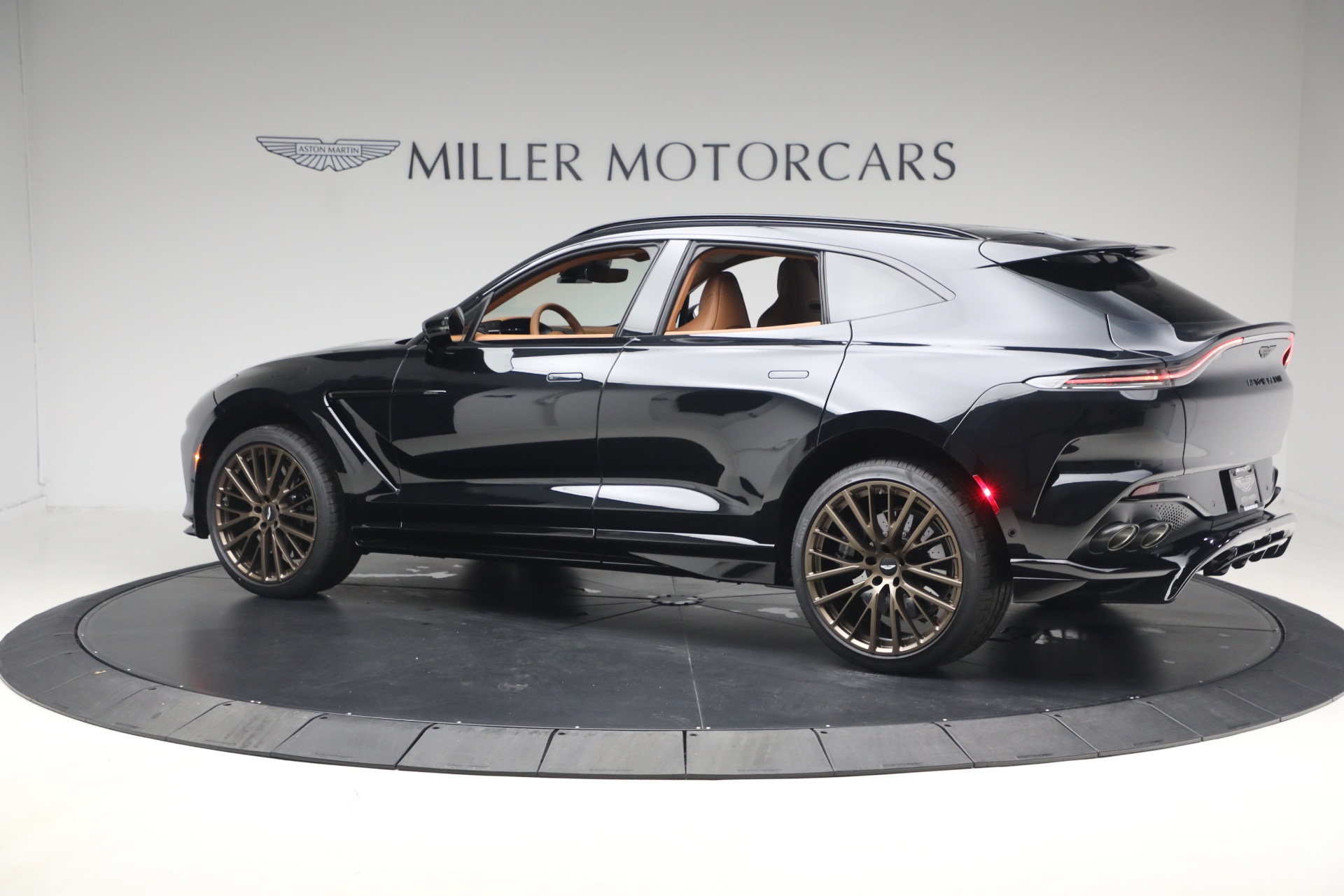New-2026-Aston-Martin-DBX-707
