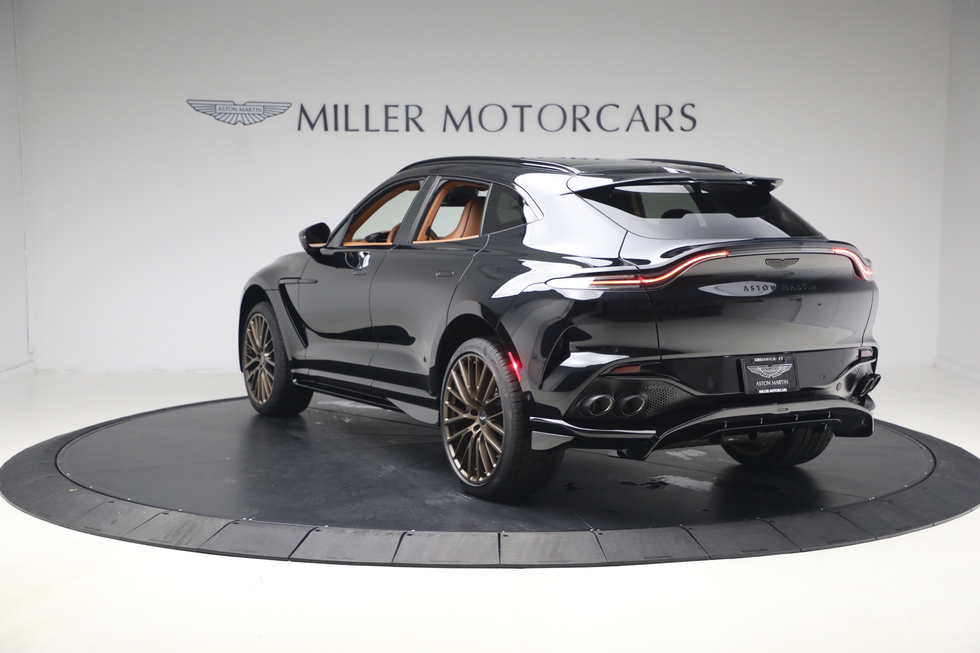 New-2026-Aston-Martin-DBX-707