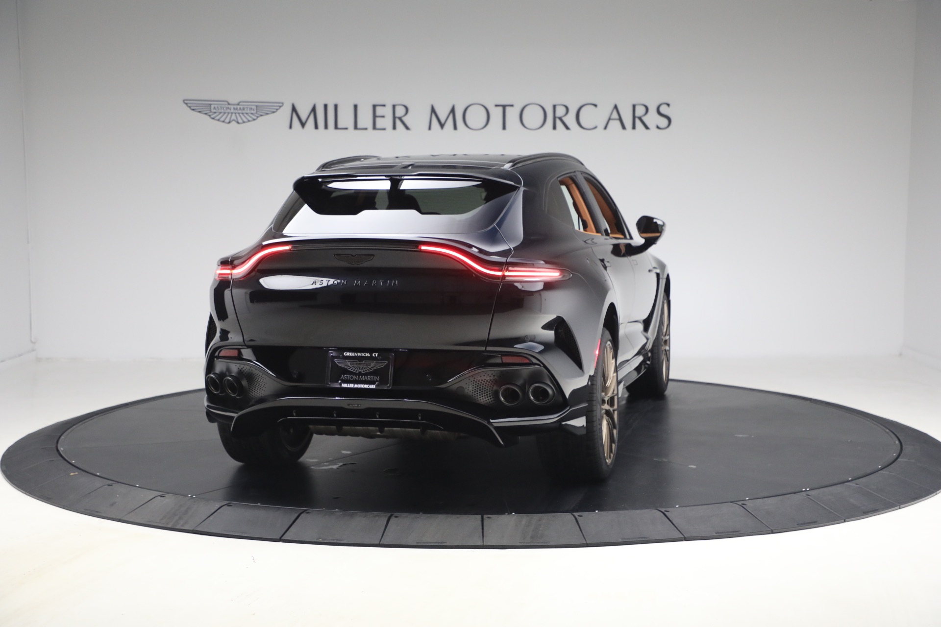 New-2026-Aston-Martin-DBX-707