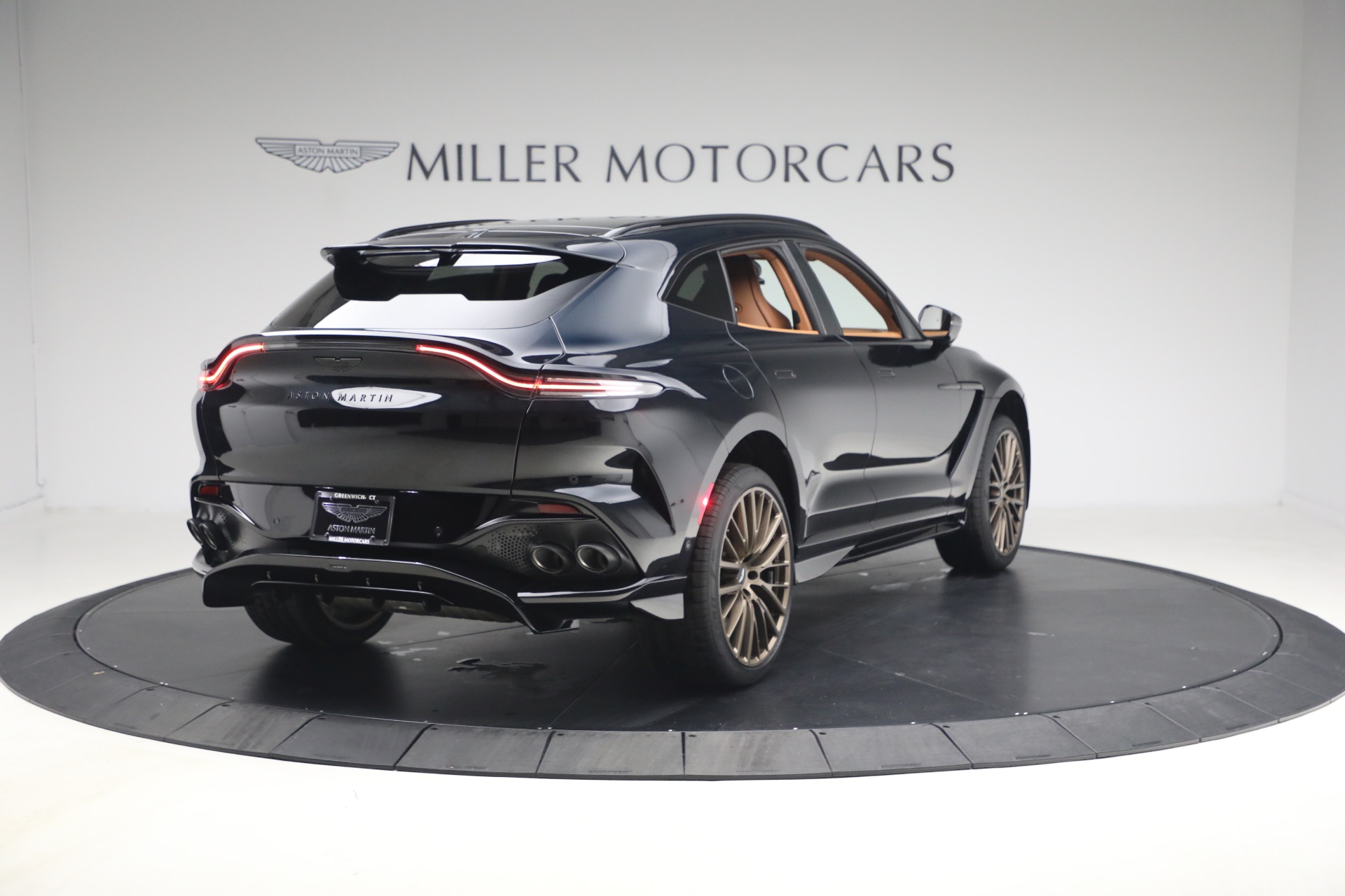 New-2026-Aston-Martin-DBX-707