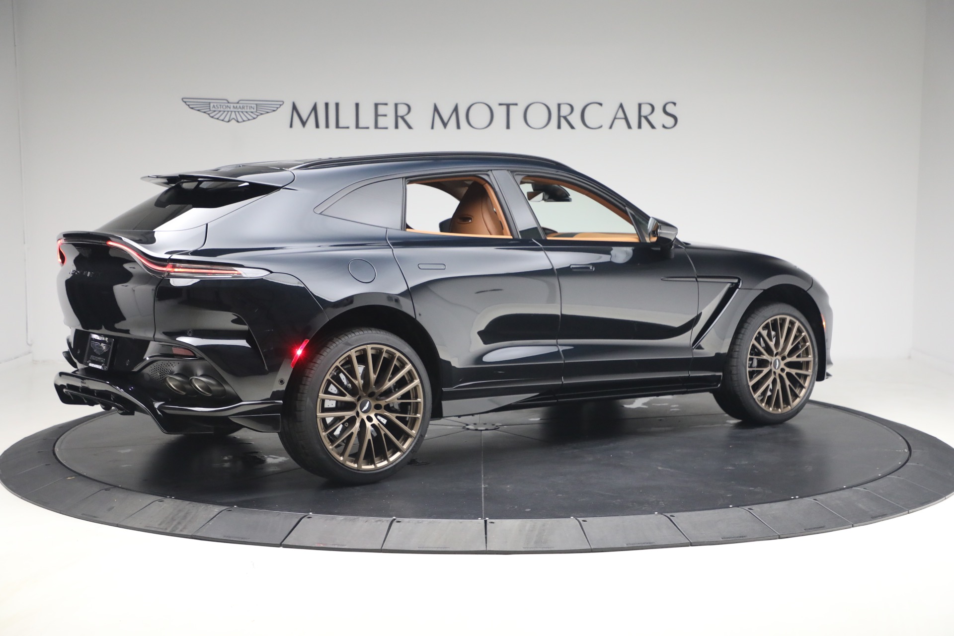 New-2026-Aston-Martin-DBX-707