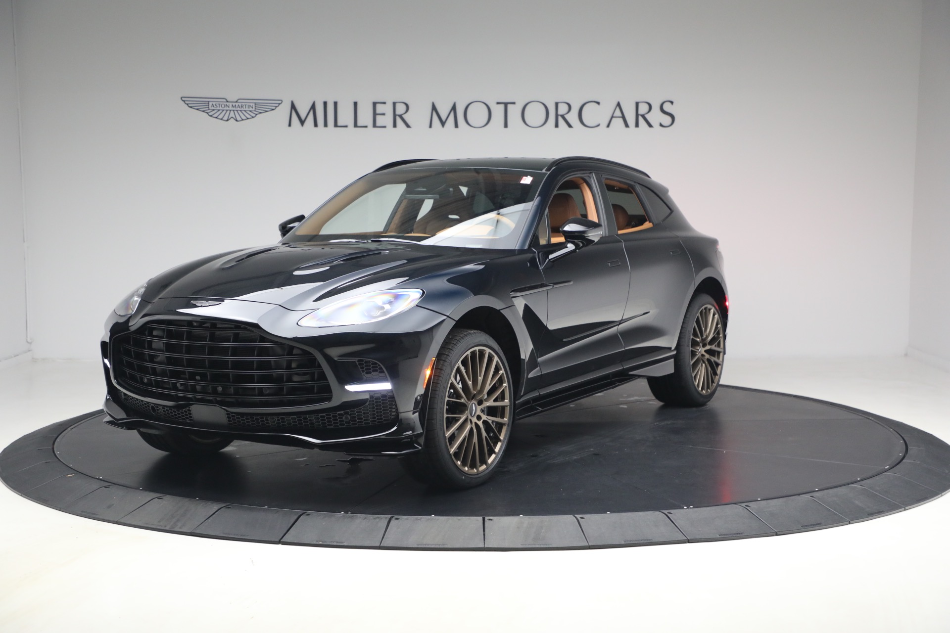 New-2026-Aston-Martin-DBX-707