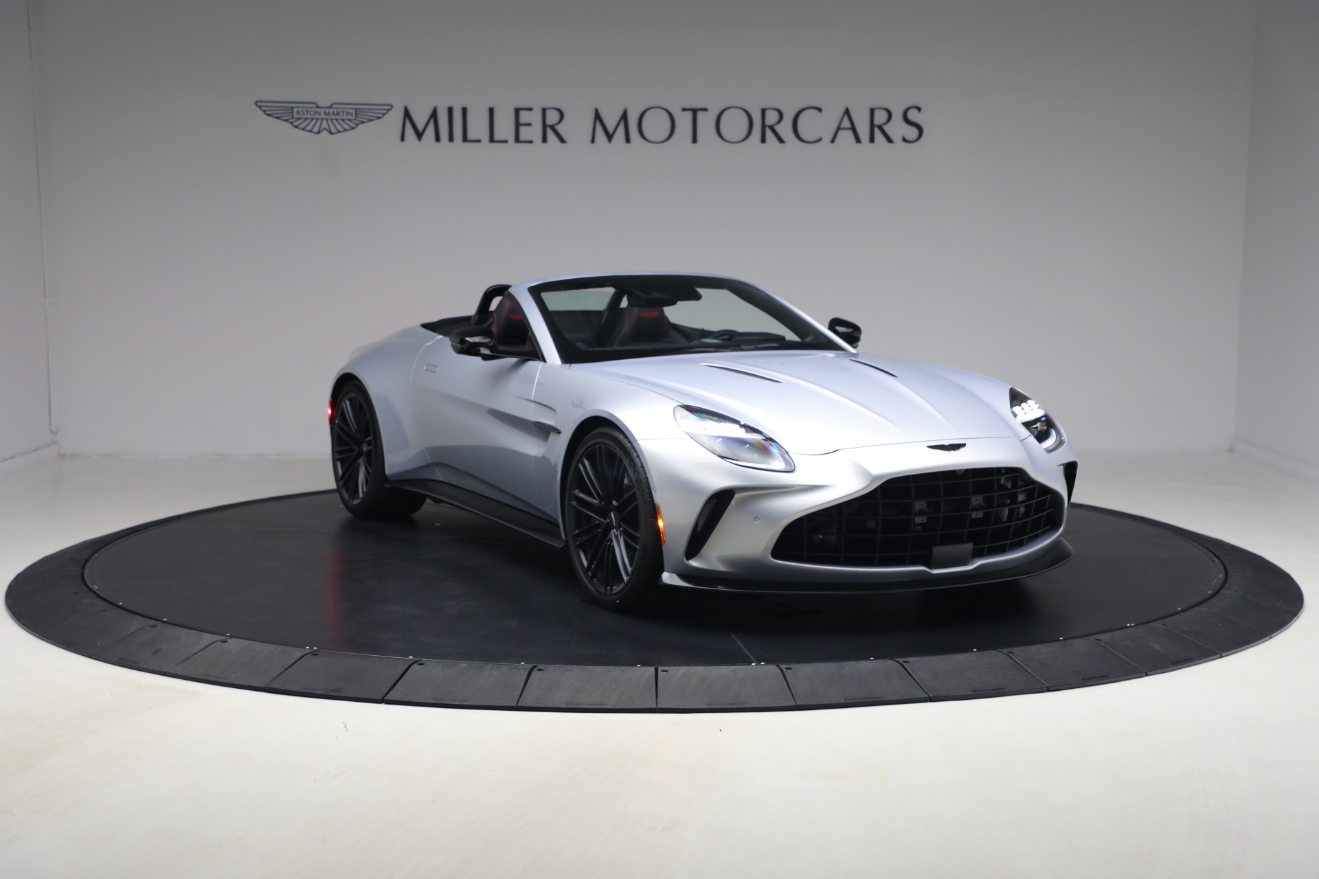 New-2026-Aston-Martin-Vantage-Roadster