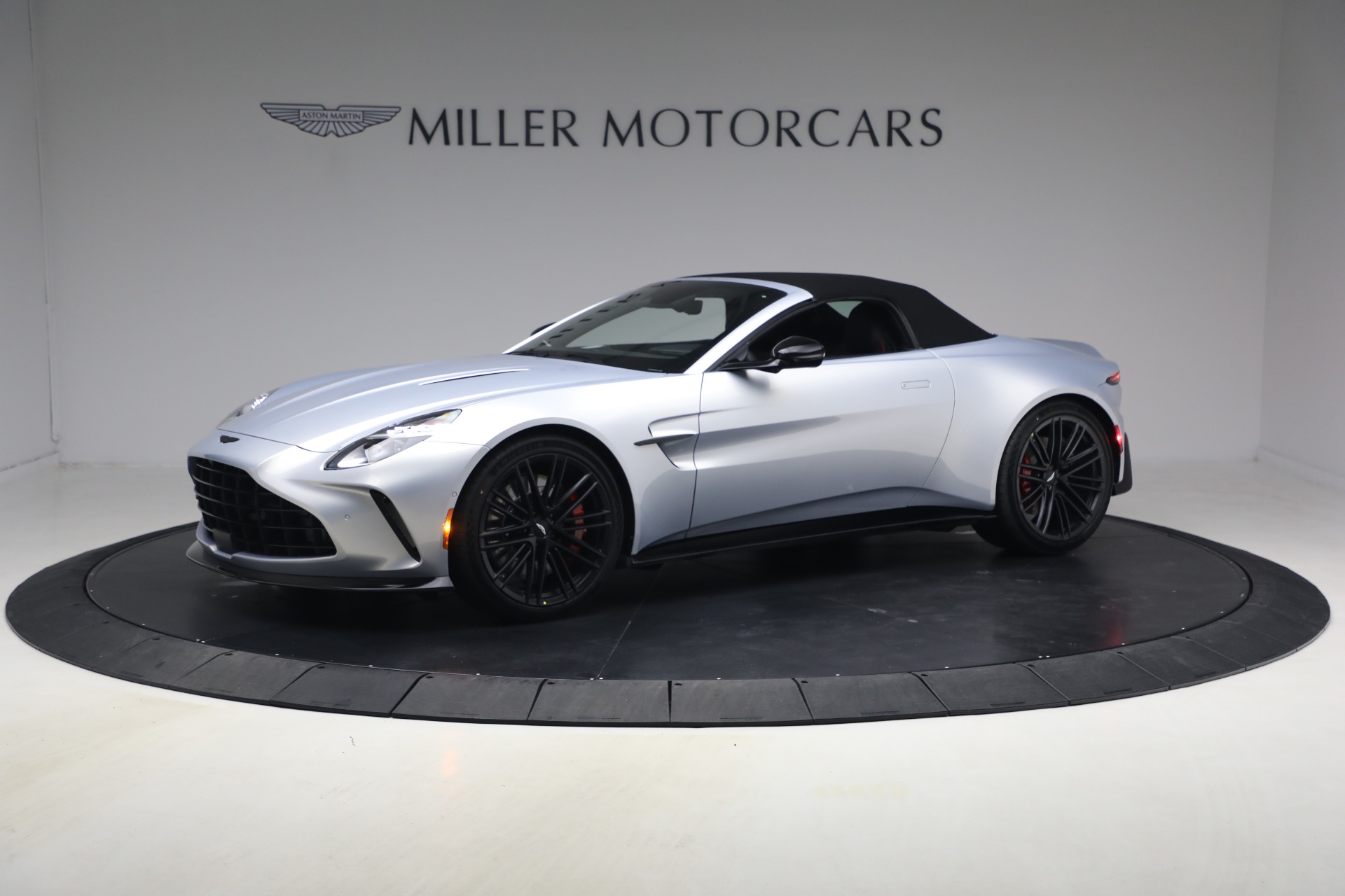 New-2026-Aston-Martin-Vantage-Roadster