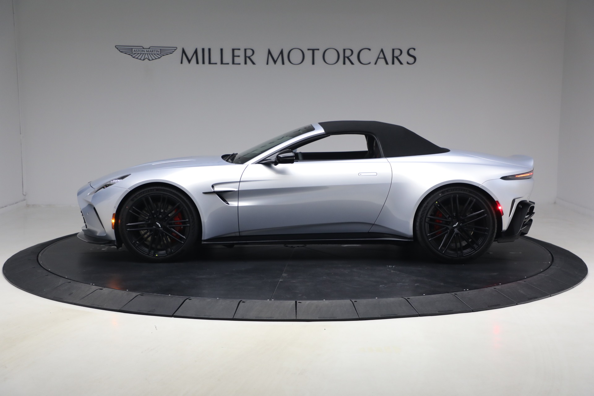 New-2026-Aston-Martin-Vantage-Roadster
