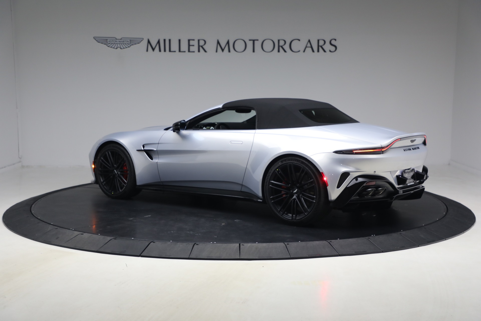 New-2026-Aston-Martin-Vantage-Roadster