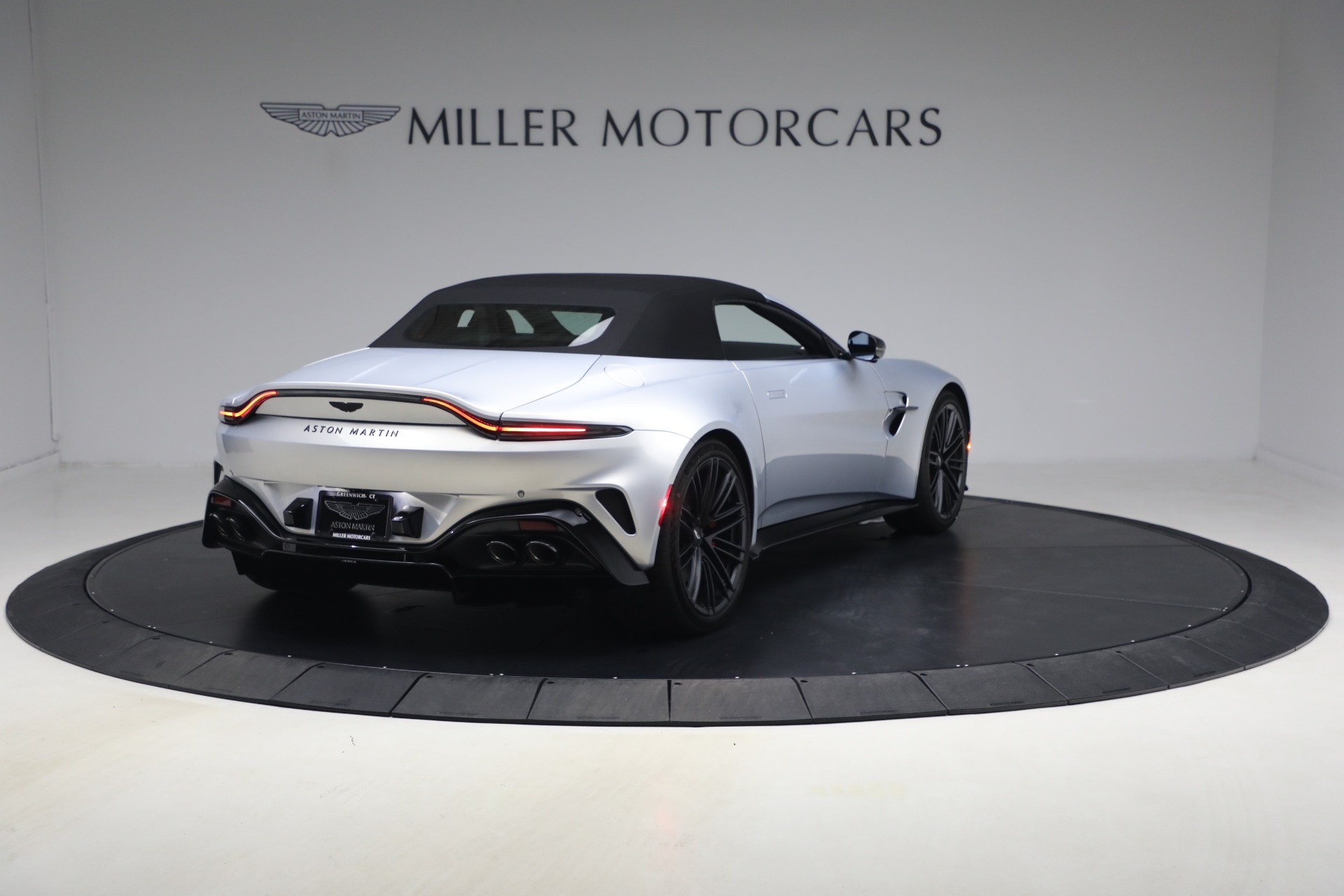 New-2026-Aston-Martin-Vantage-Roadster