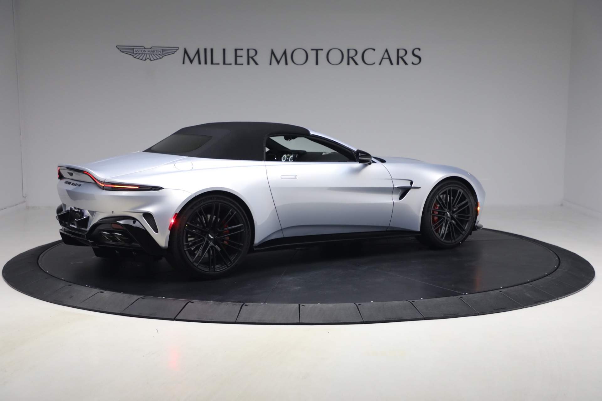 New-2026-Aston-Martin-Vantage-Roadster