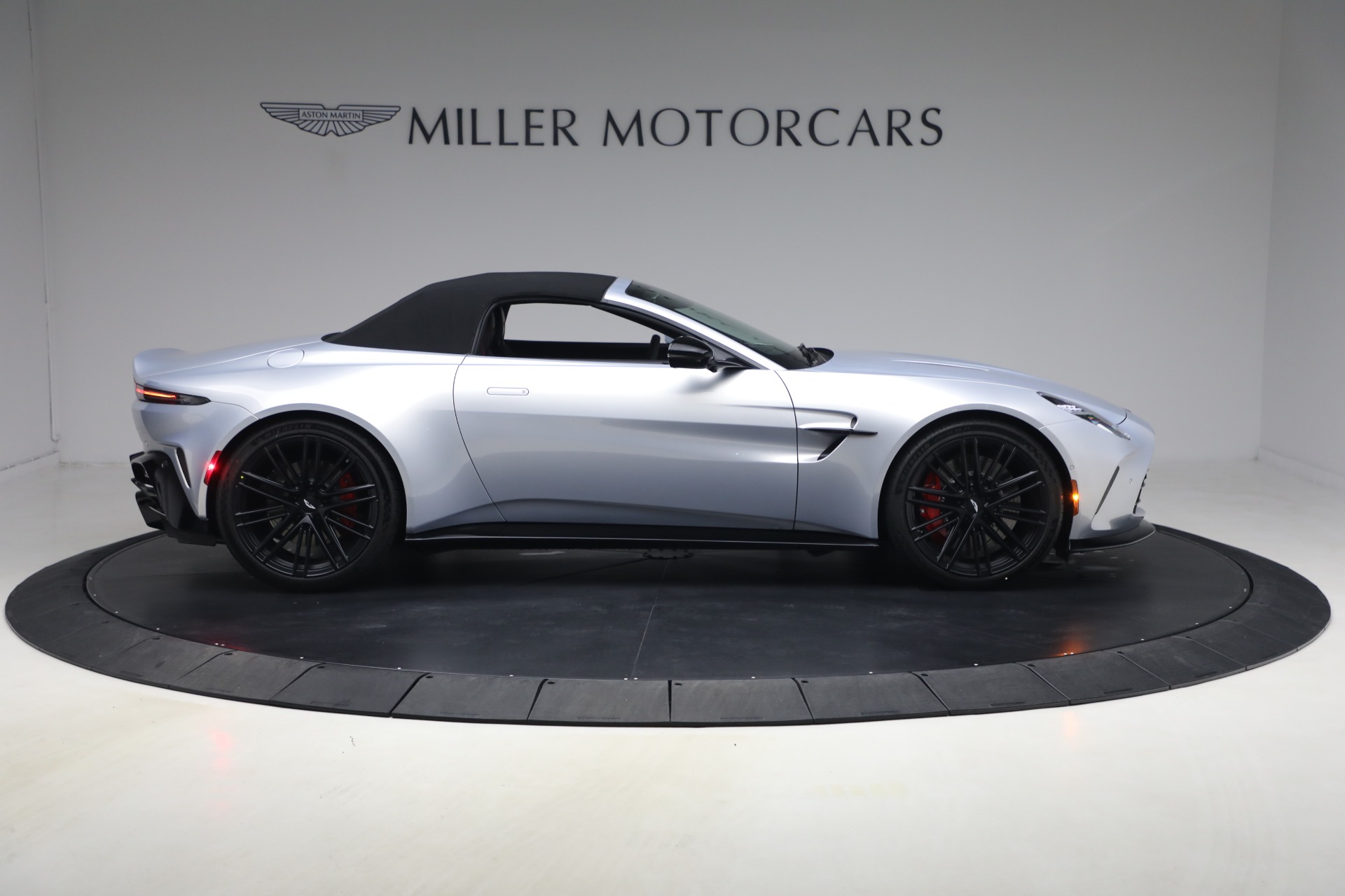 New-2026-Aston-Martin-Vantage-Roadster