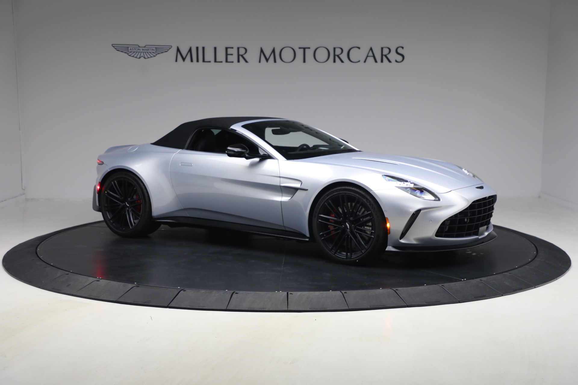 New-2026-Aston-Martin-Vantage-Roadster