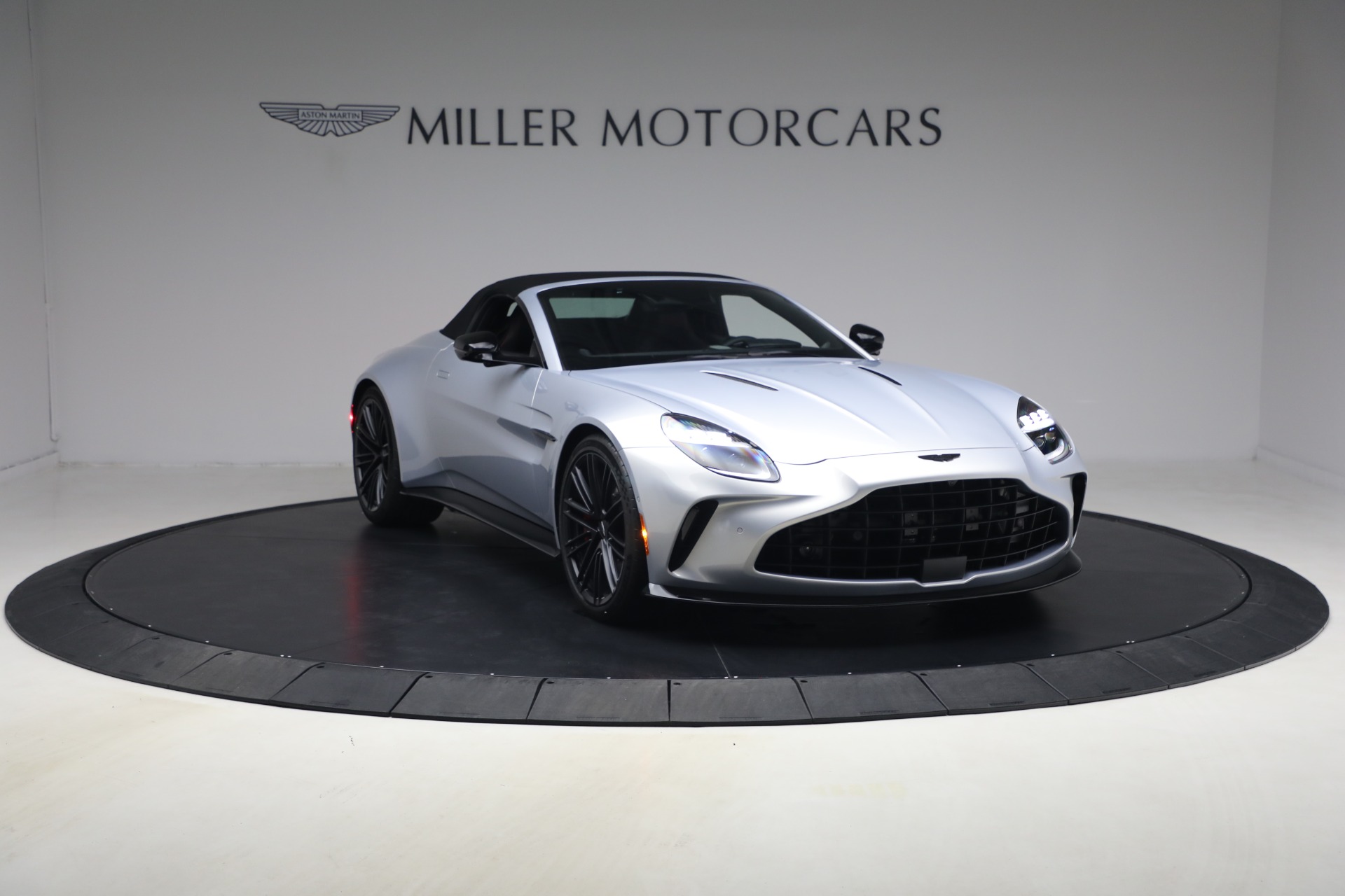 New-2026-Aston-Martin-Vantage-Roadster