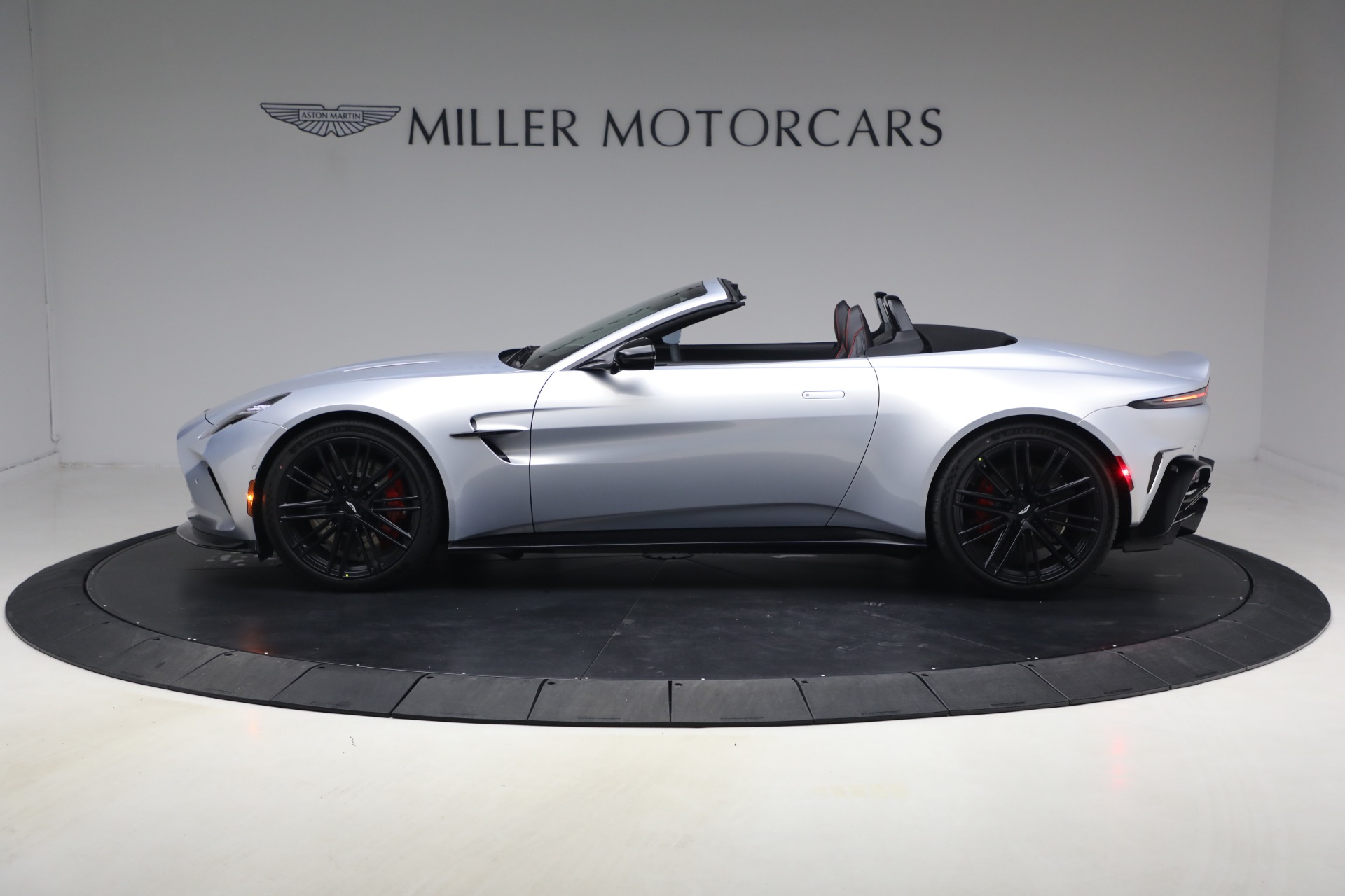 New-2026-Aston-Martin-Vantage-Roadster