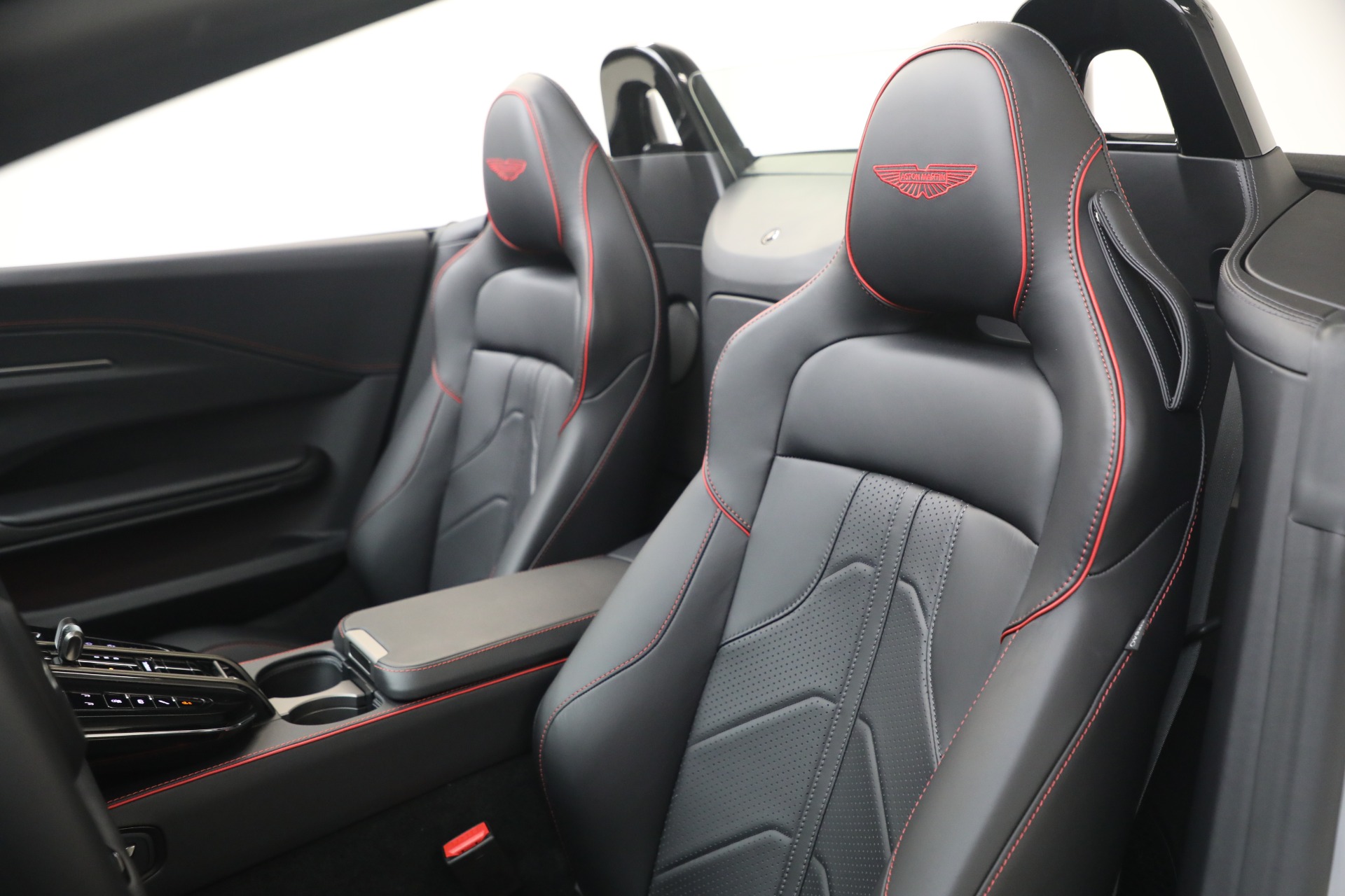 New-2026-Aston-Martin-Vantage-Roadster