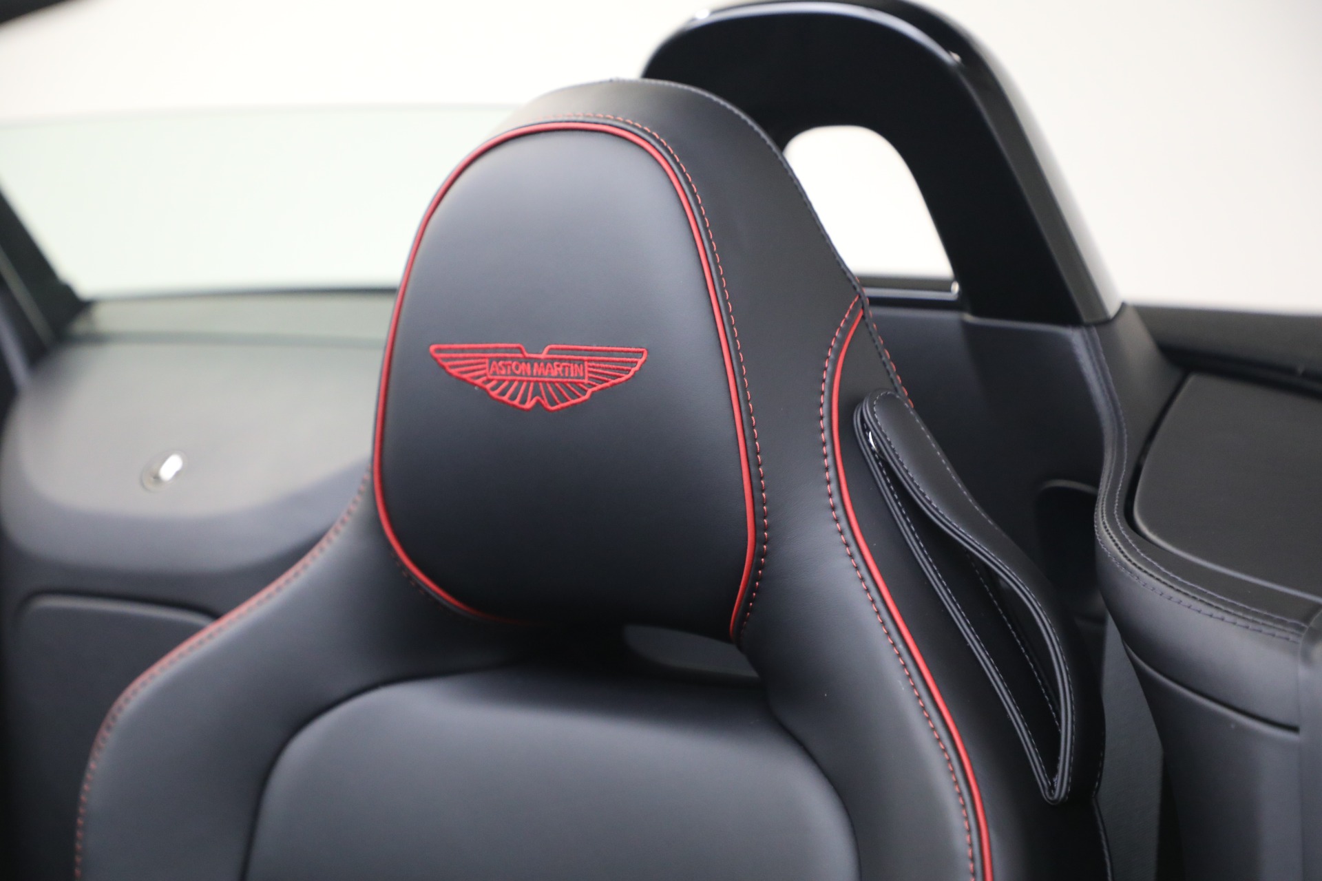 New-2026-Aston-Martin-Vantage-Roadster