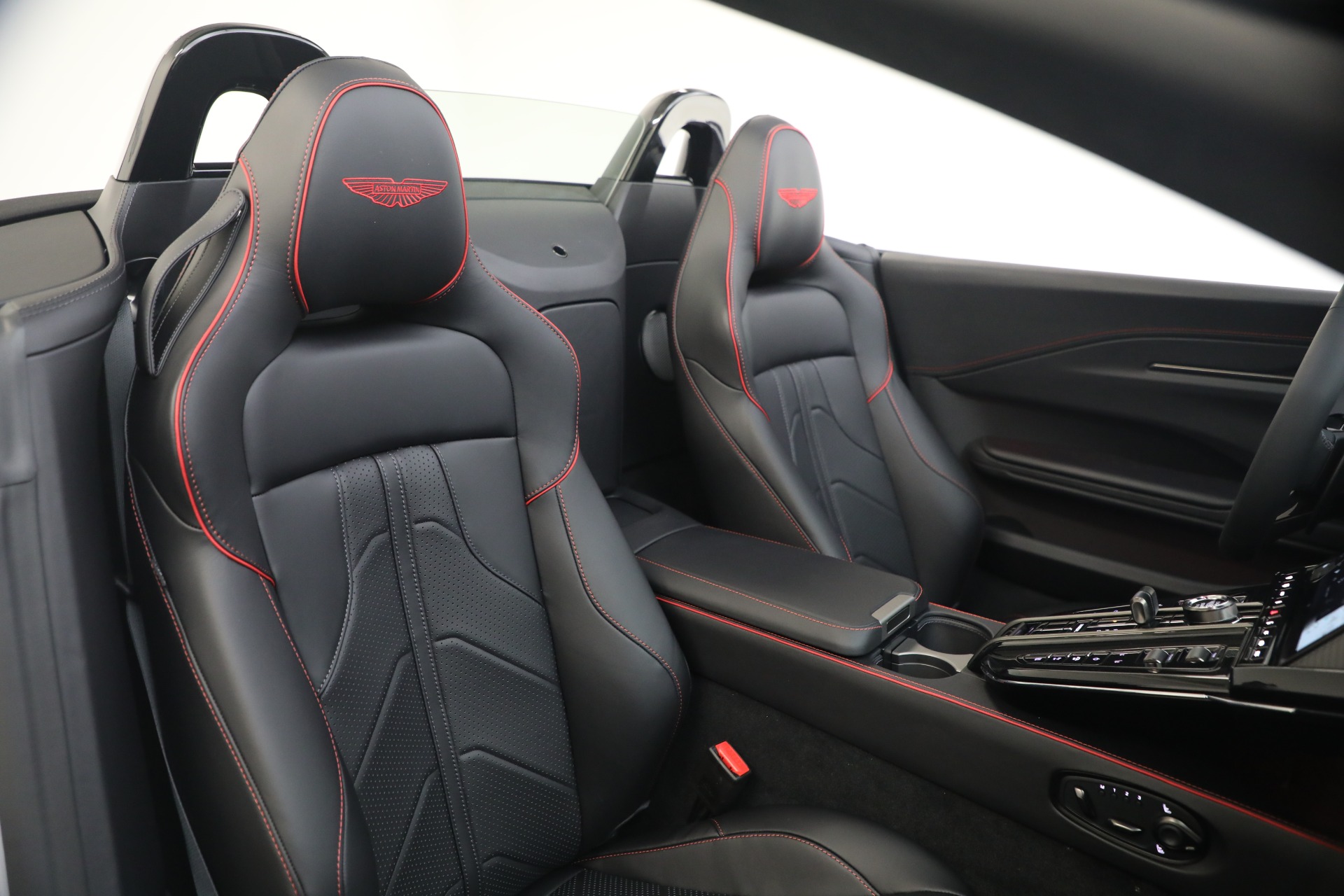 New-2026-Aston-Martin-Vantage-Roadster