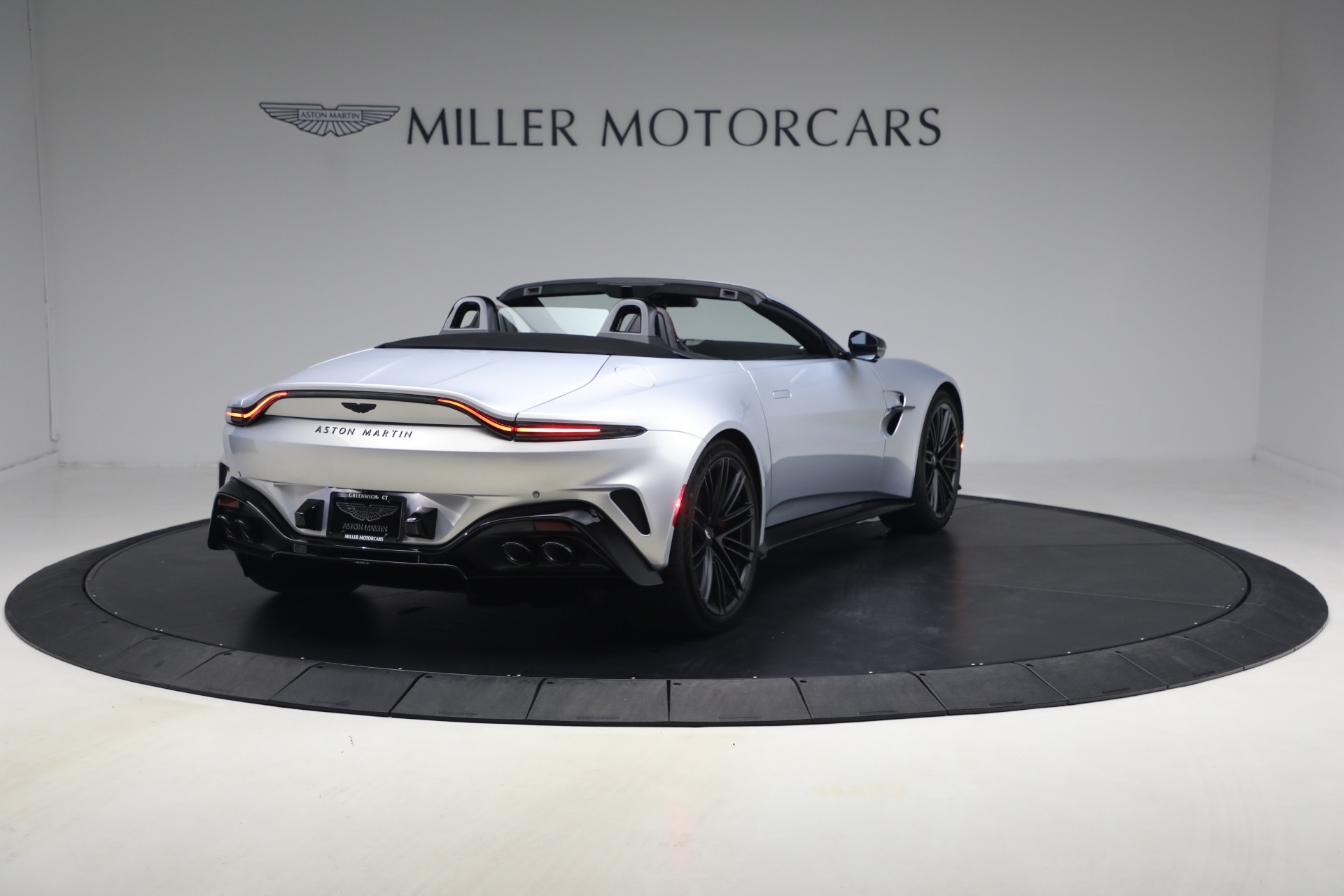 New-2026-Aston-Martin-Vantage-Roadster