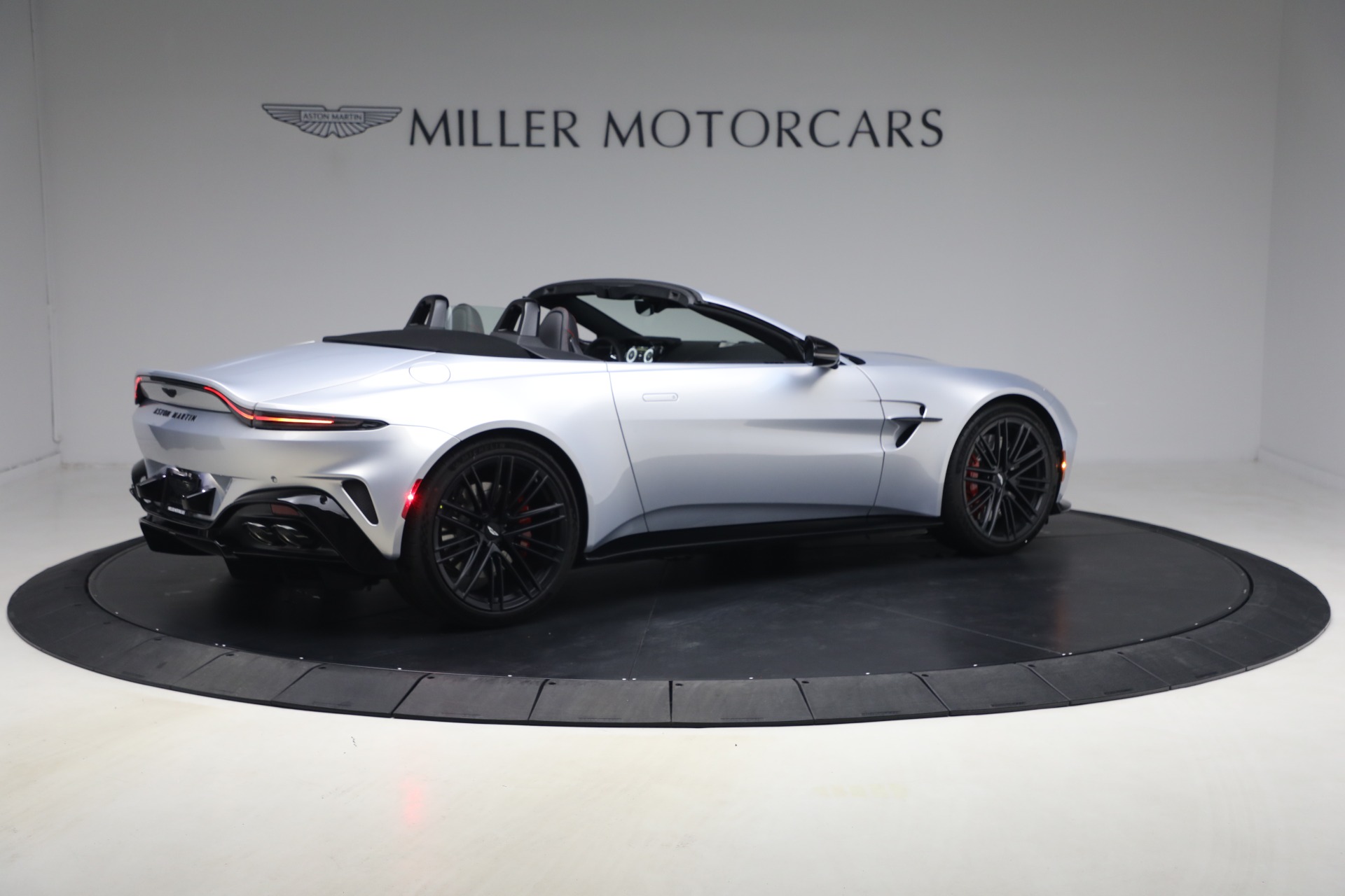 New-2026-Aston-Martin-Vantage-Roadster