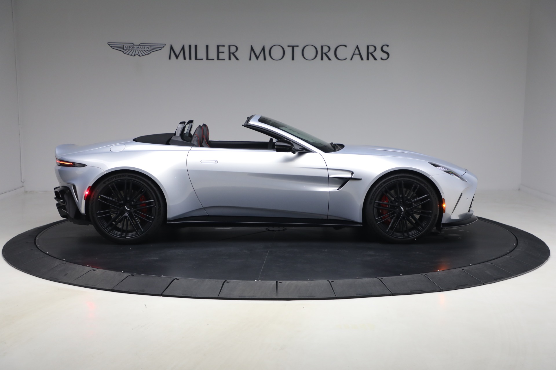 New-2026-Aston-Martin-Vantage-Roadster
