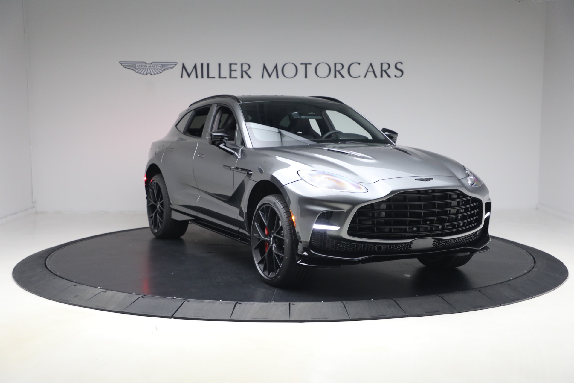 New-2026-Aston-Martin-DBX-707