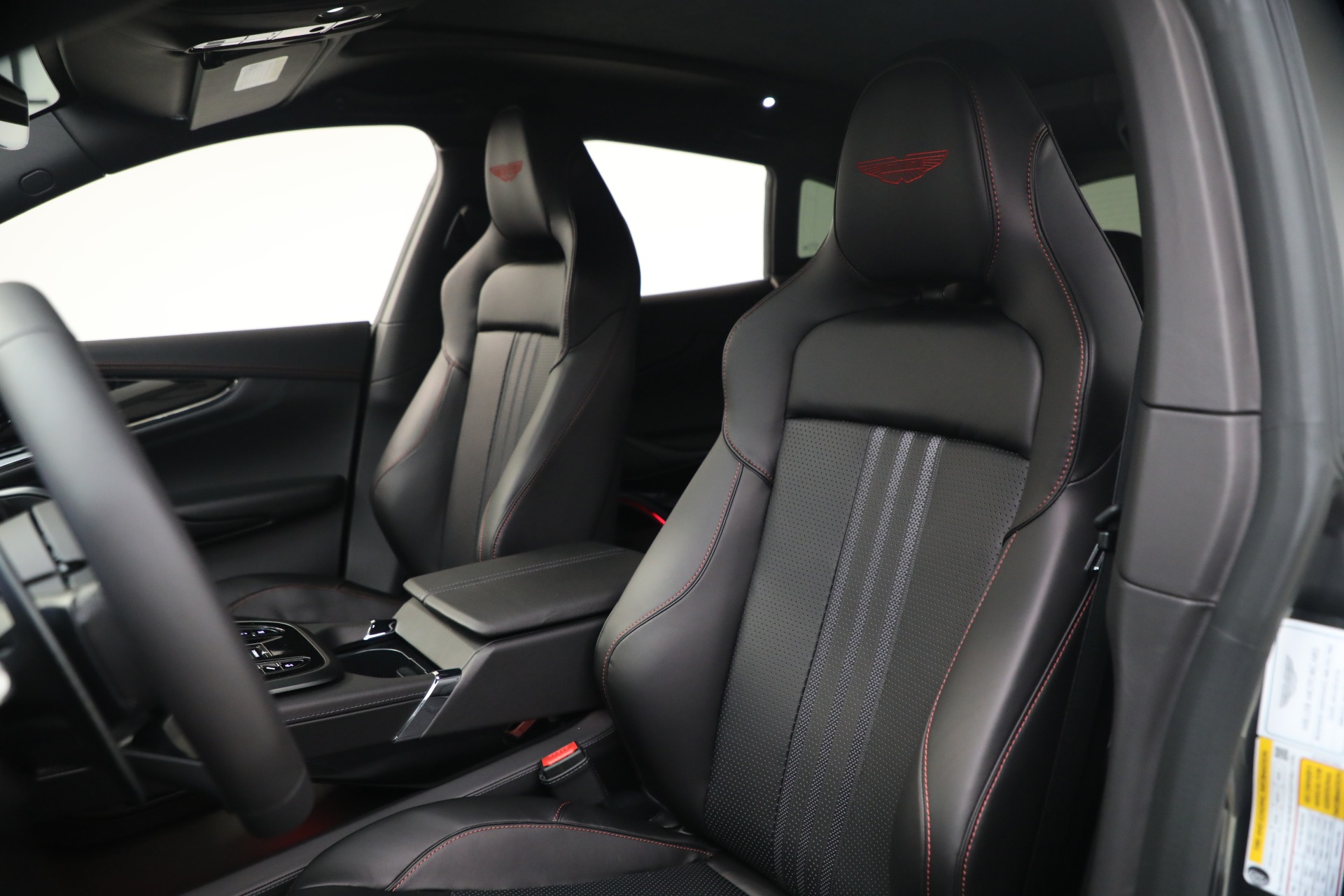 New-2026-Aston-Martin-DBX-707