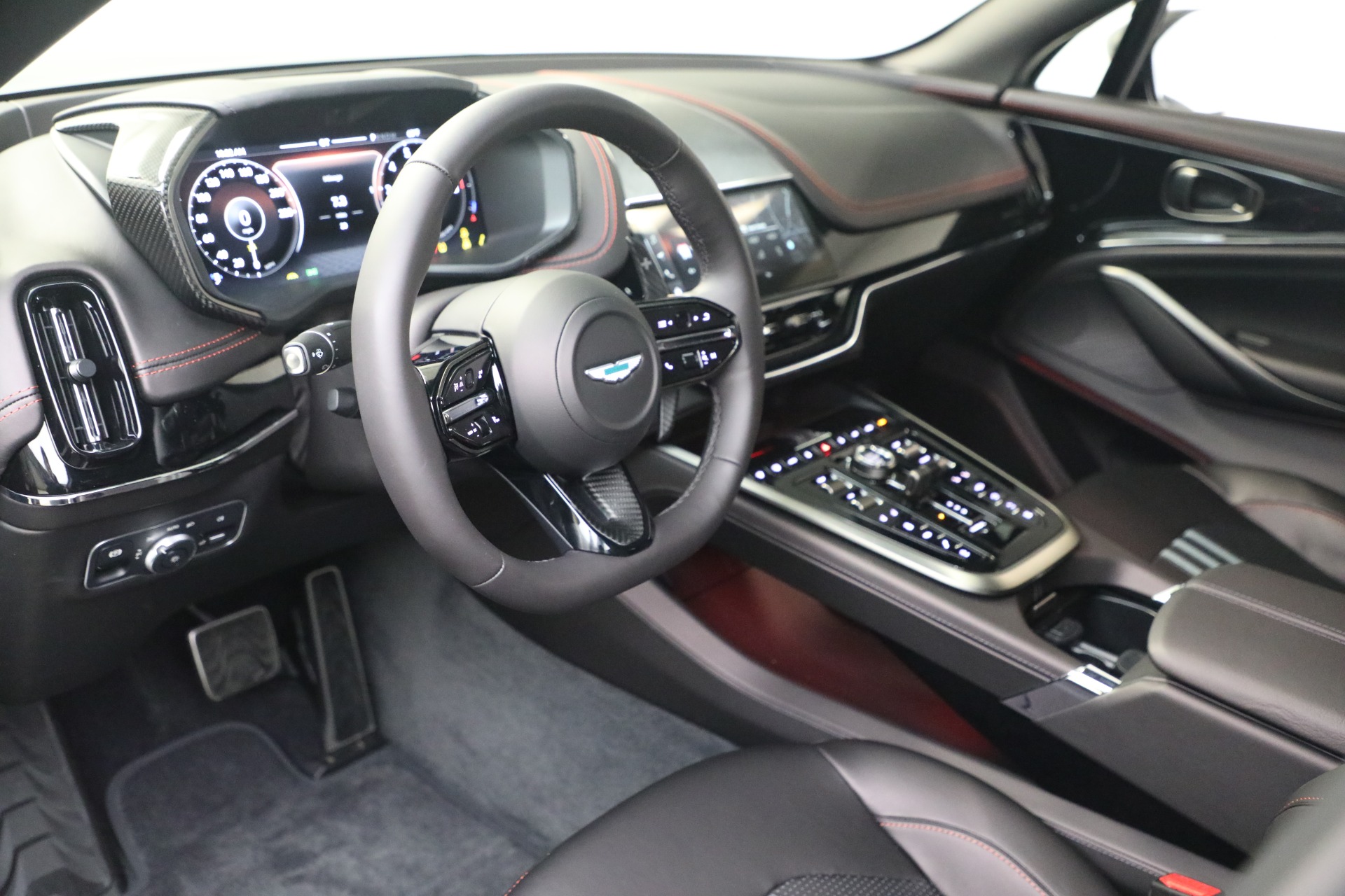 New-2026-Aston-Martin-DBX-707