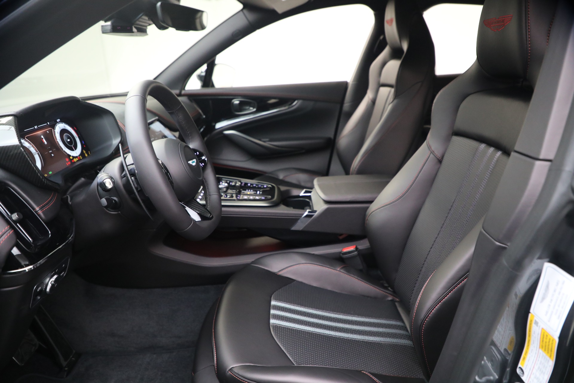 New-2026-Aston-Martin-DBX-707