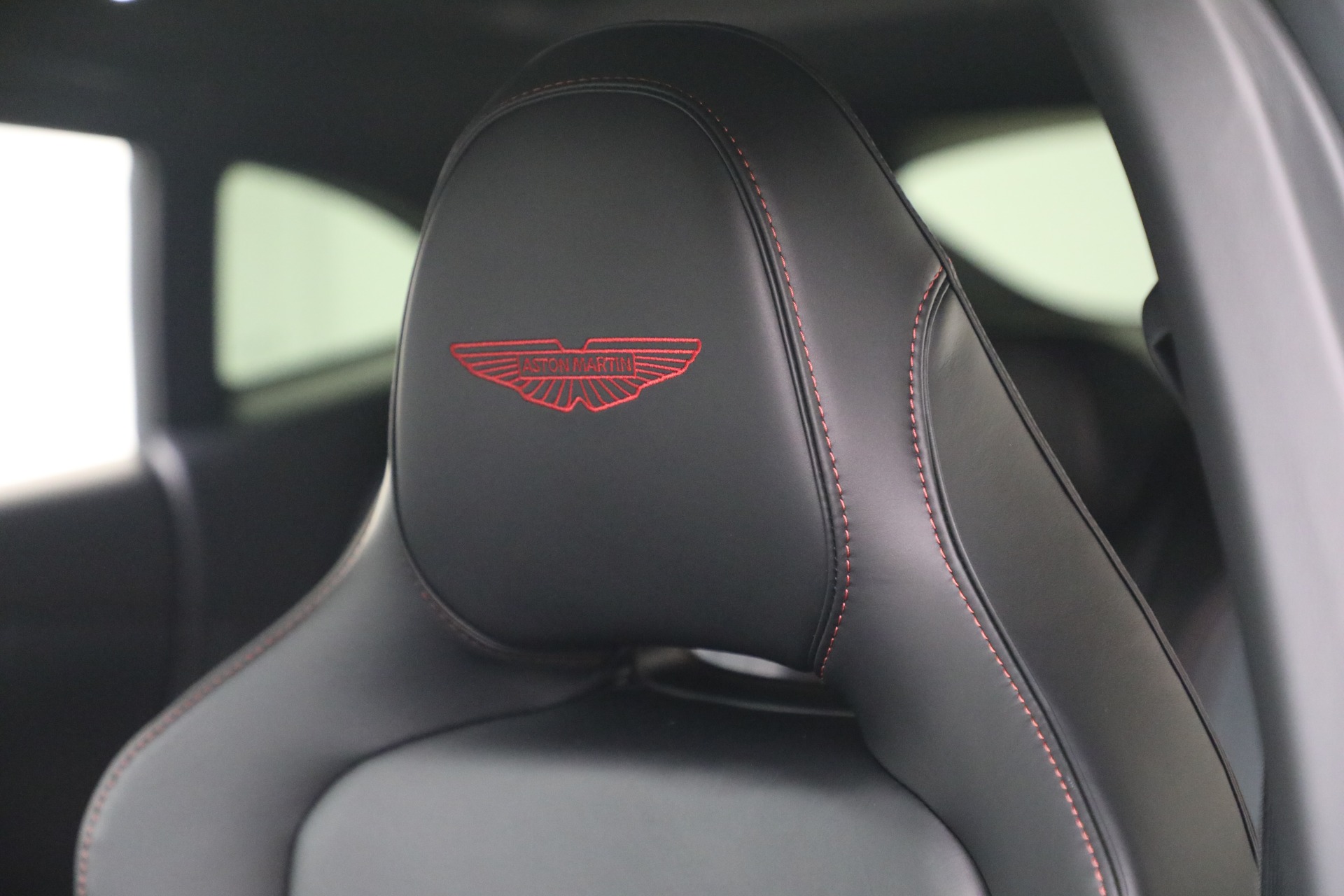 New-2026-Aston-Martin-DBX-707