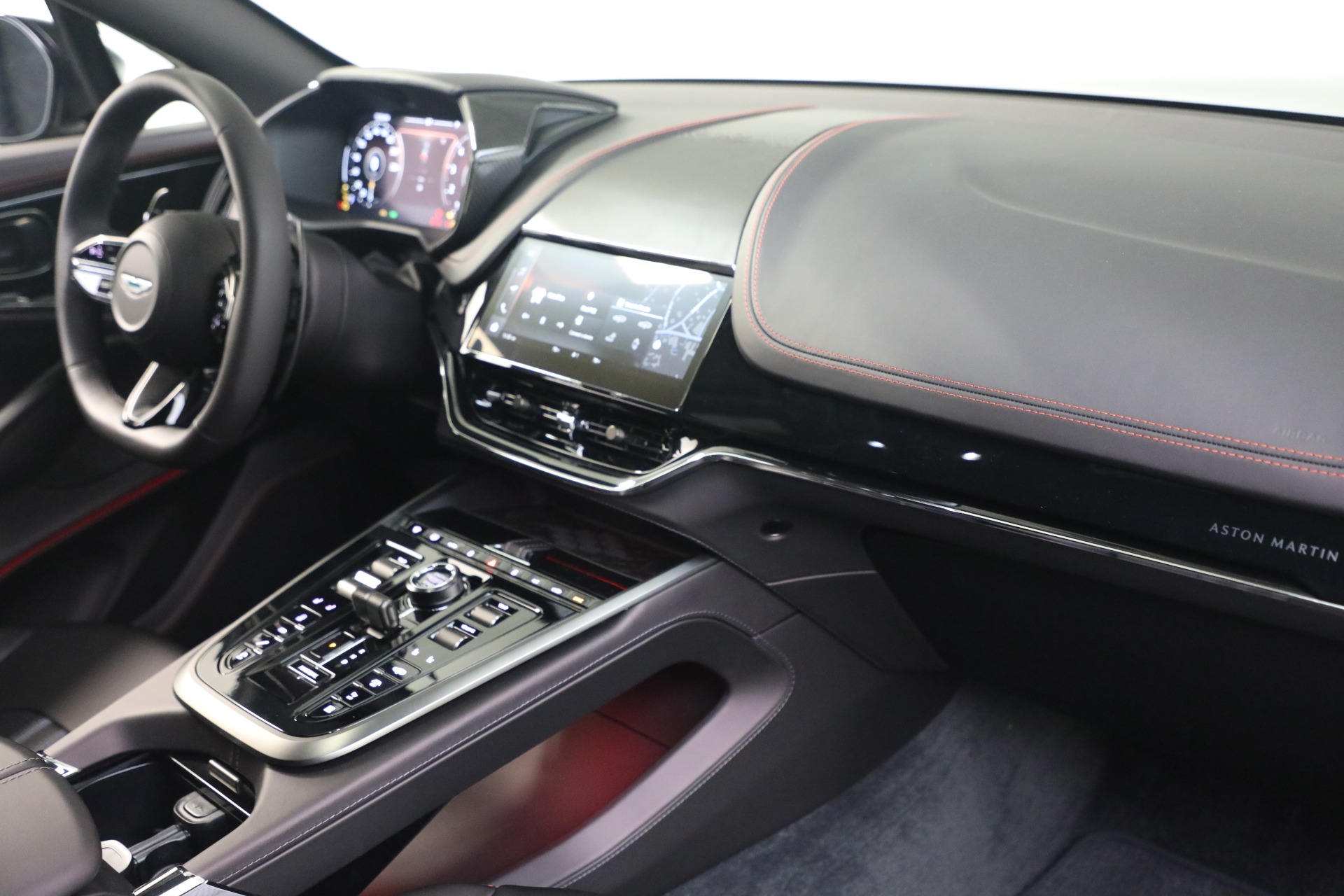 New-2026-Aston-Martin-DBX-707