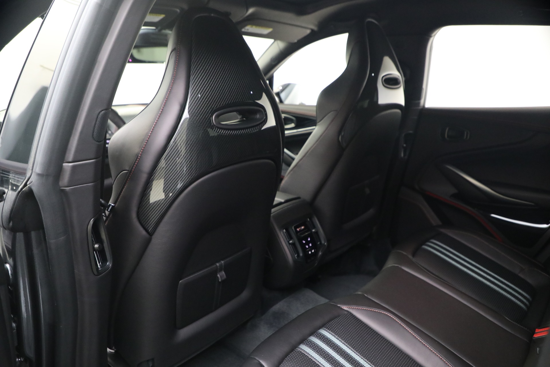 New-2026-Aston-Martin-DBX-707