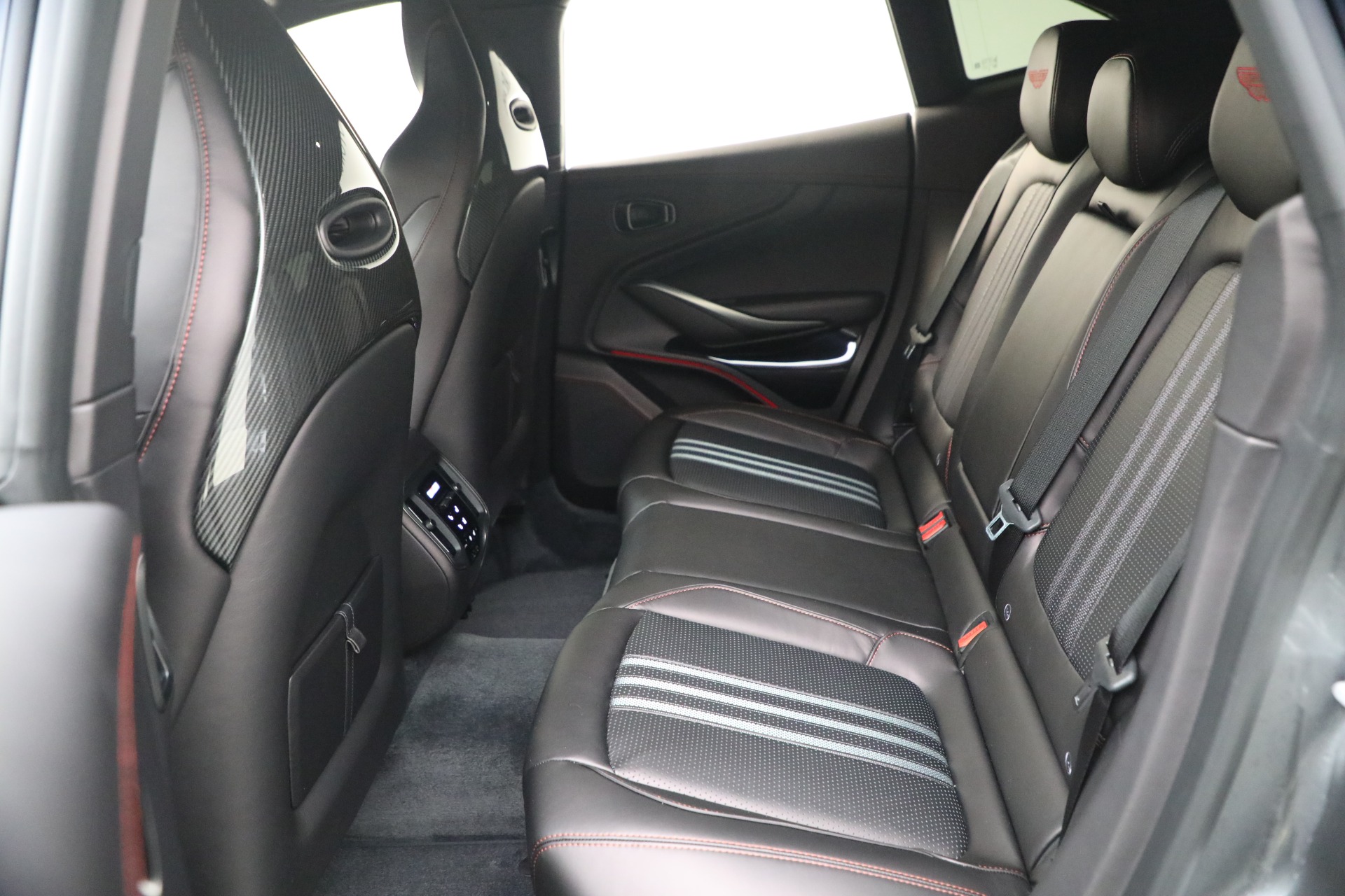 New-2026-Aston-Martin-DBX-707