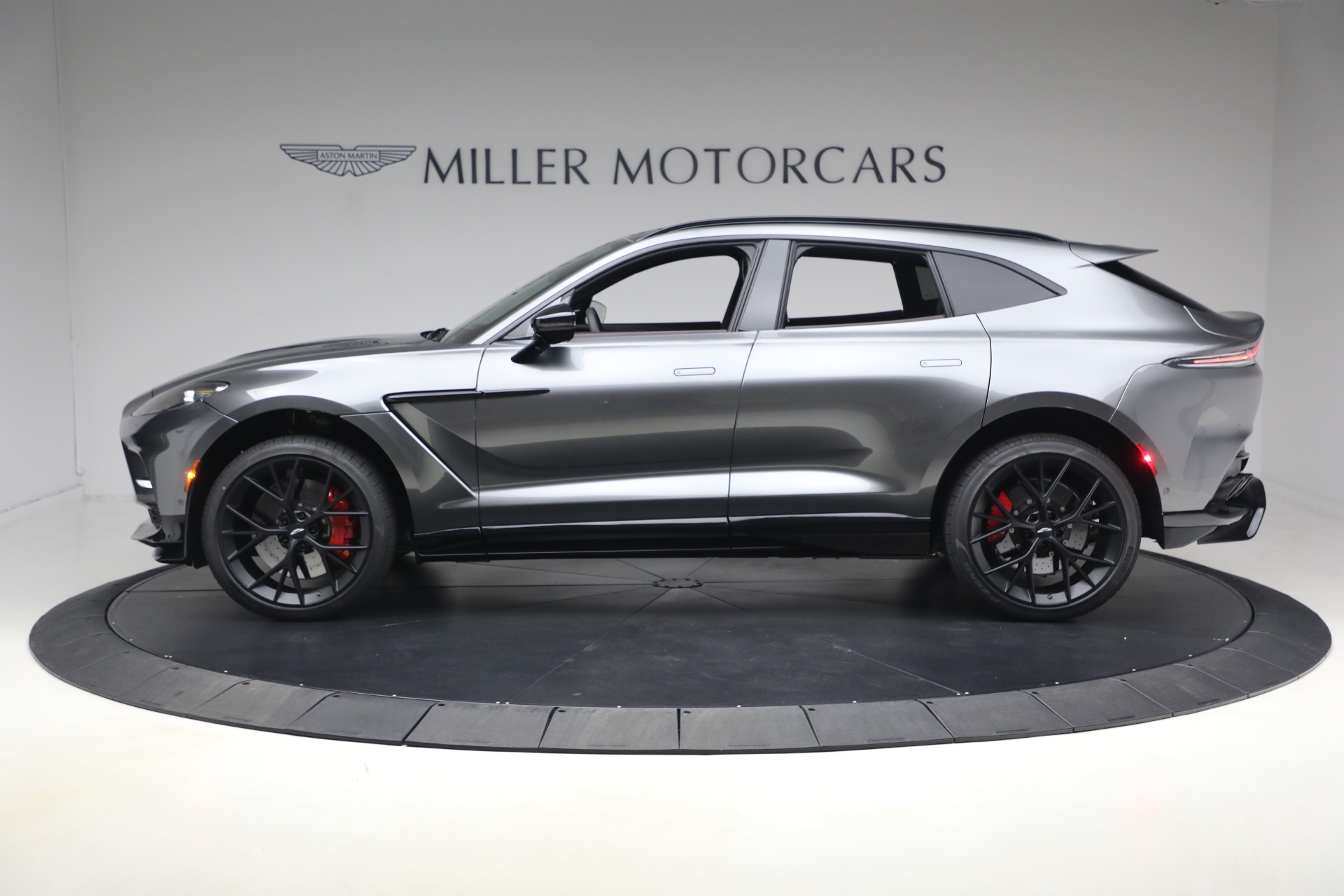 New-2026-Aston-Martin-DBX-707