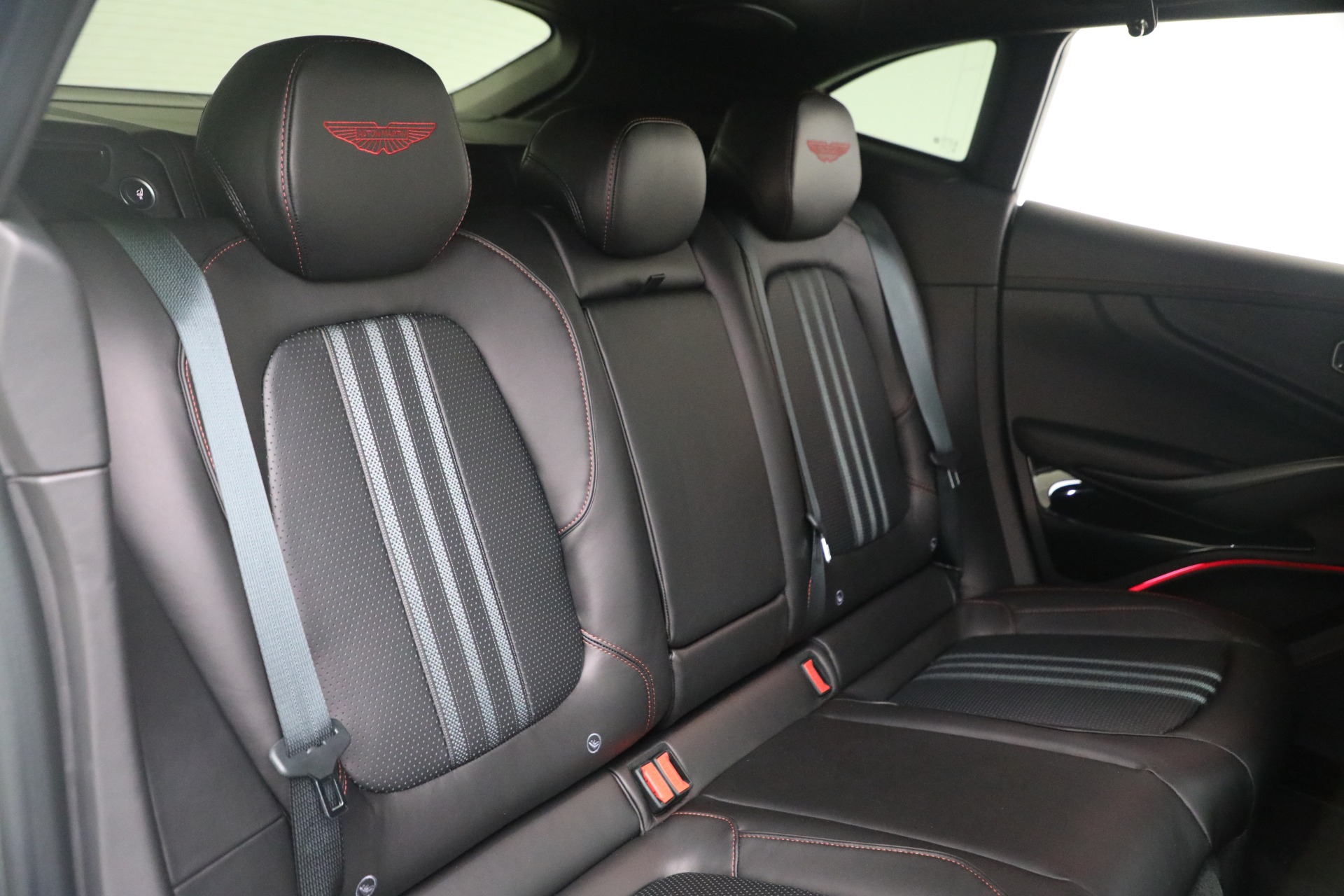 New-2026-Aston-Martin-DBX-707